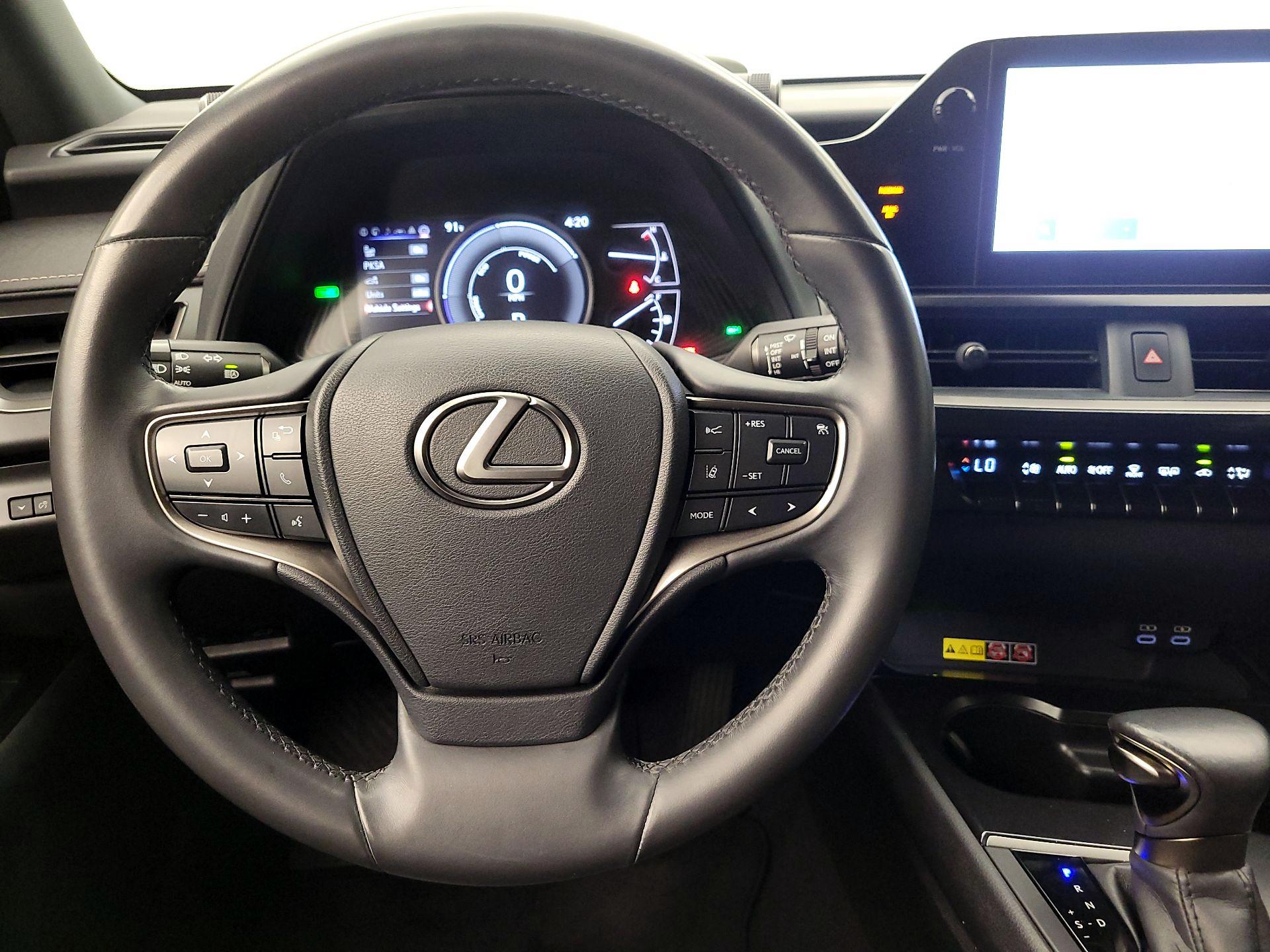 Thumbnail: 2024 Lexus UX - 10