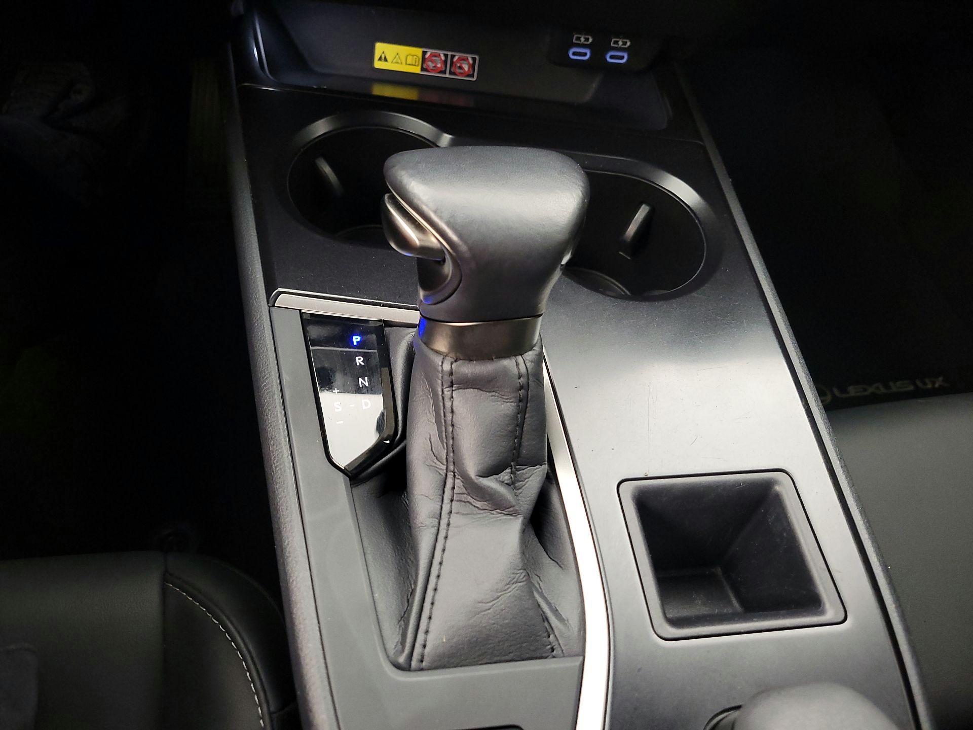 Thumbnail: 2024 Lexus UX - 17