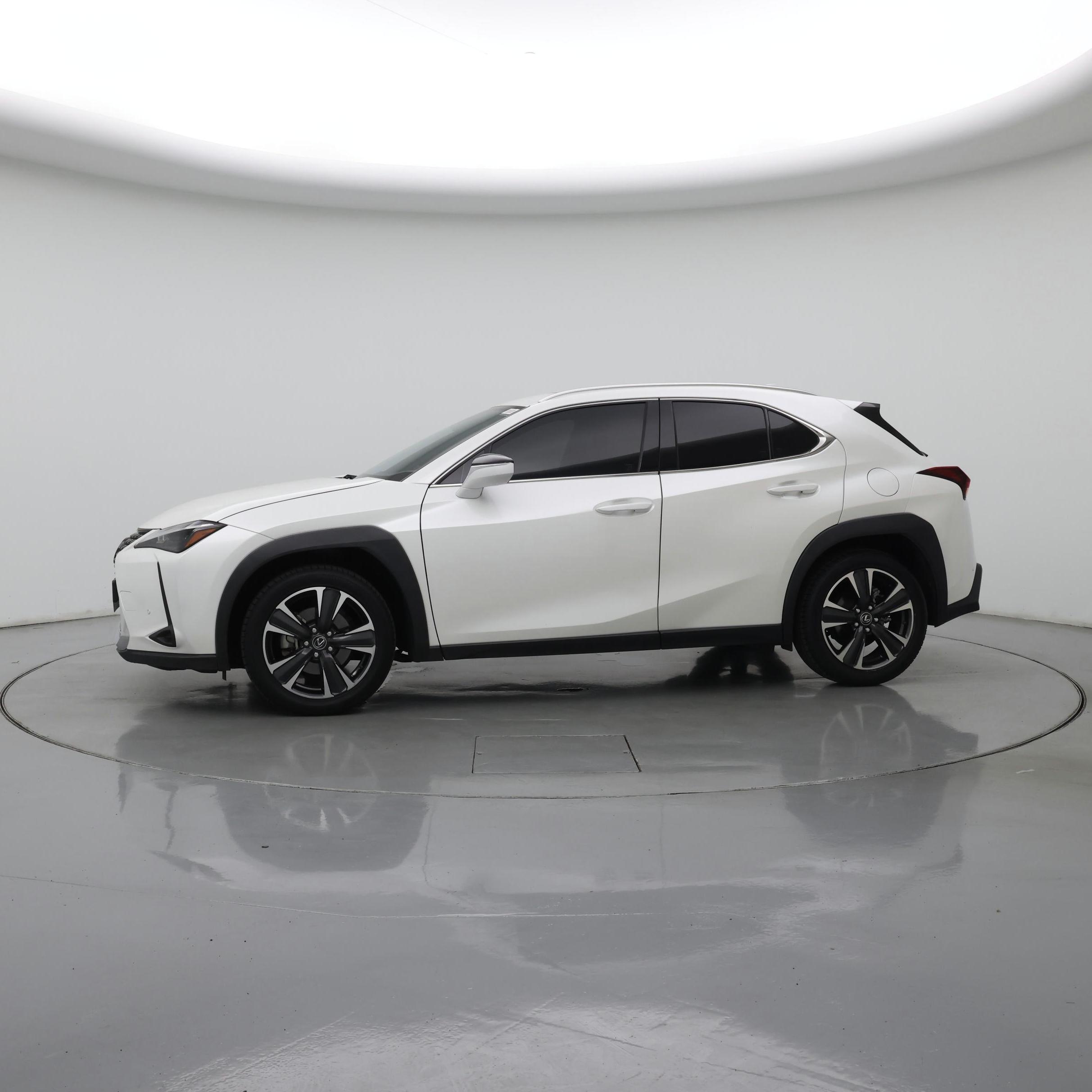 Thumbnail: 2024 Lexus UX - 3