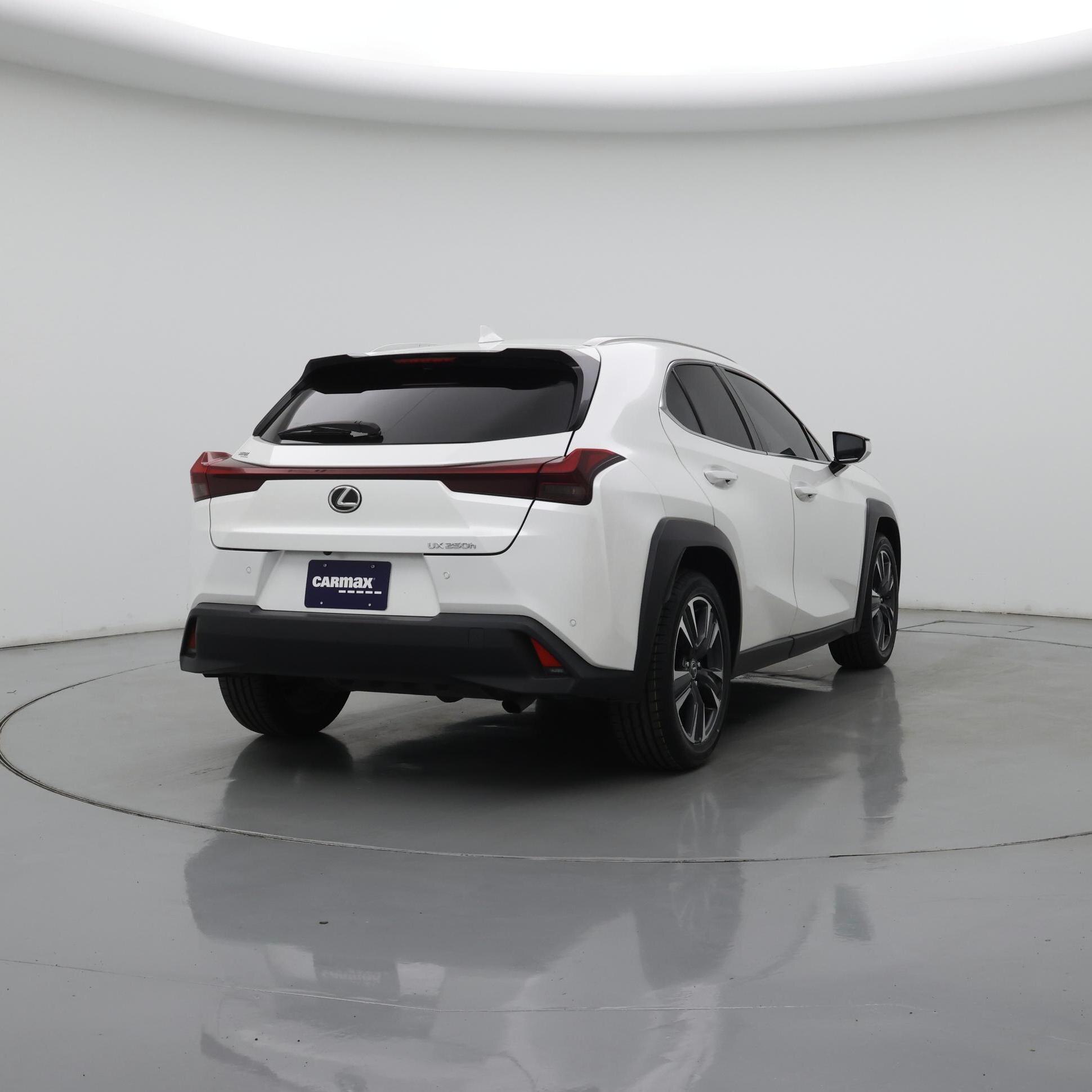 Thumbnail: 2024 Lexus UX - 8