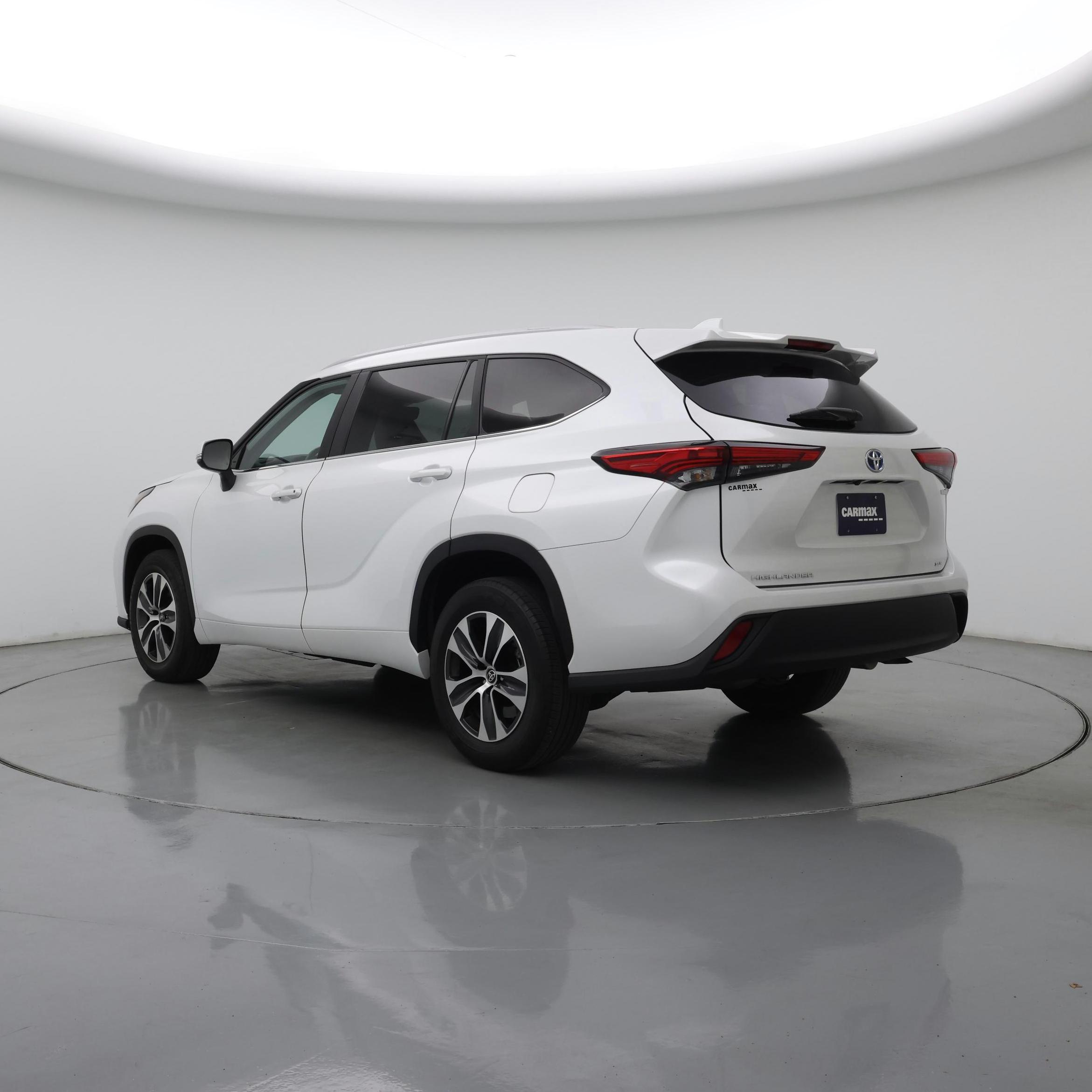 Thumbnail: 2023 Toyota Highlander - 2