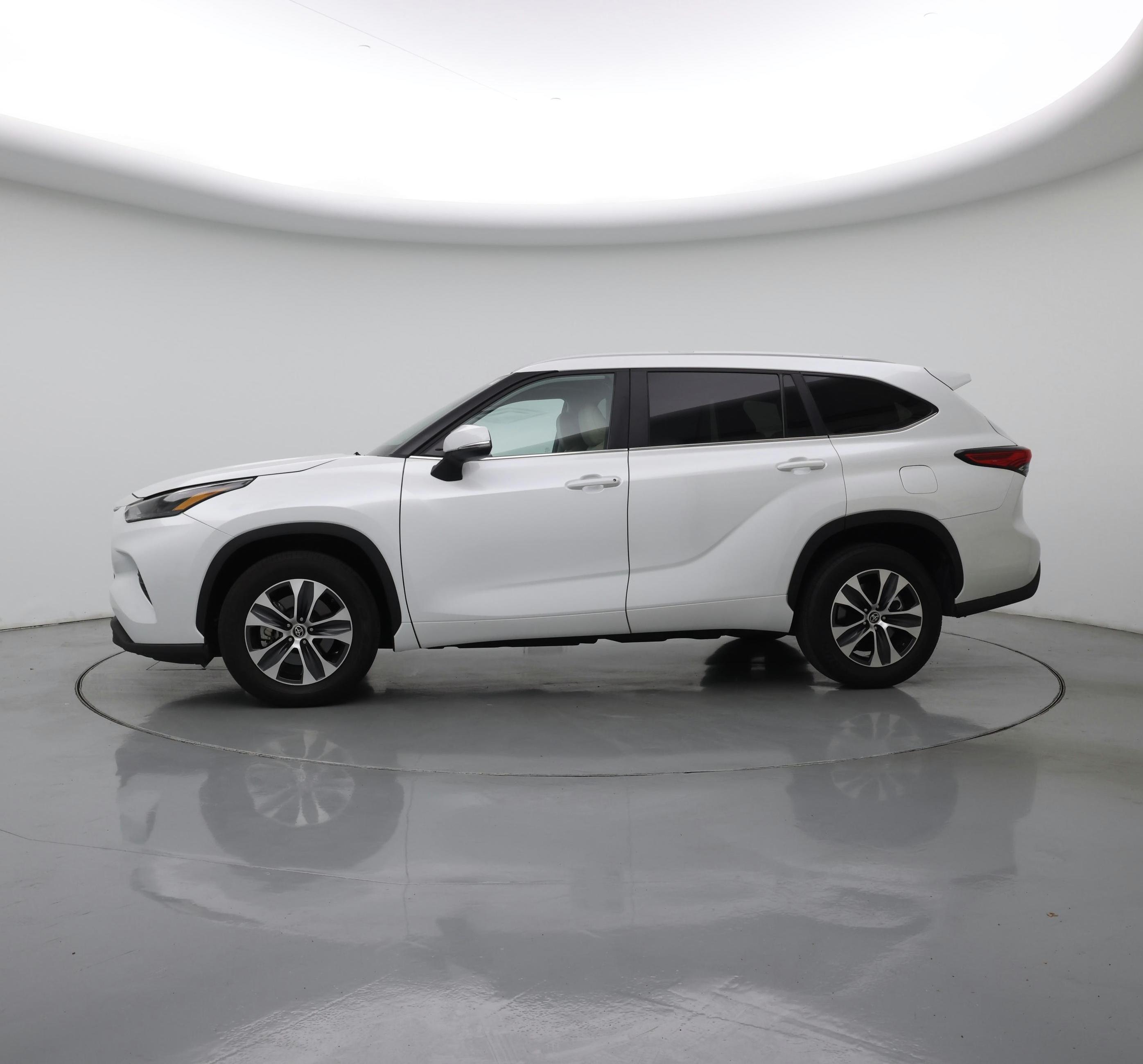 Thumbnail: 2023 Toyota Highlander - 3