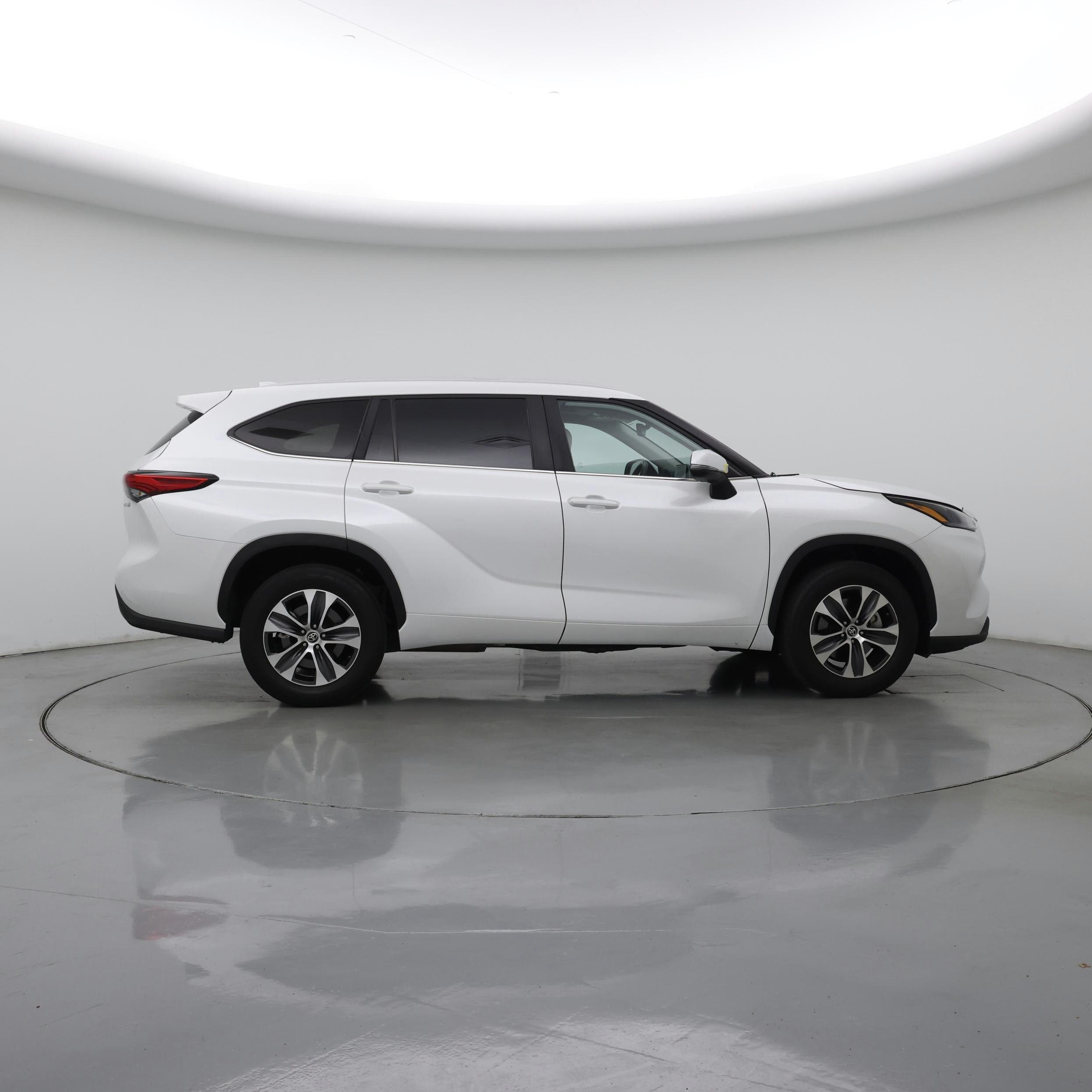Thumbnail: 2023 Toyota Highlander - 7