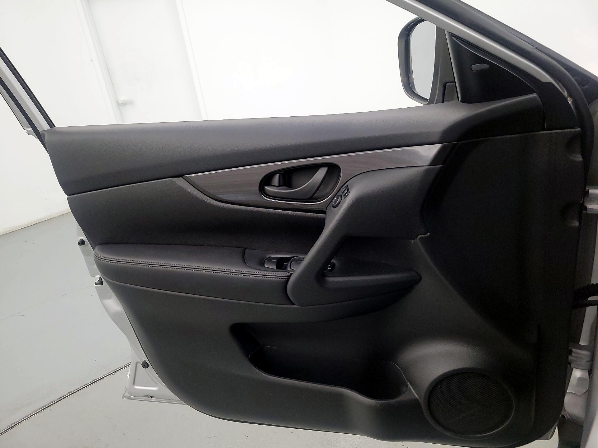 Thumbnail: 2020 Nissan Rogue - 12