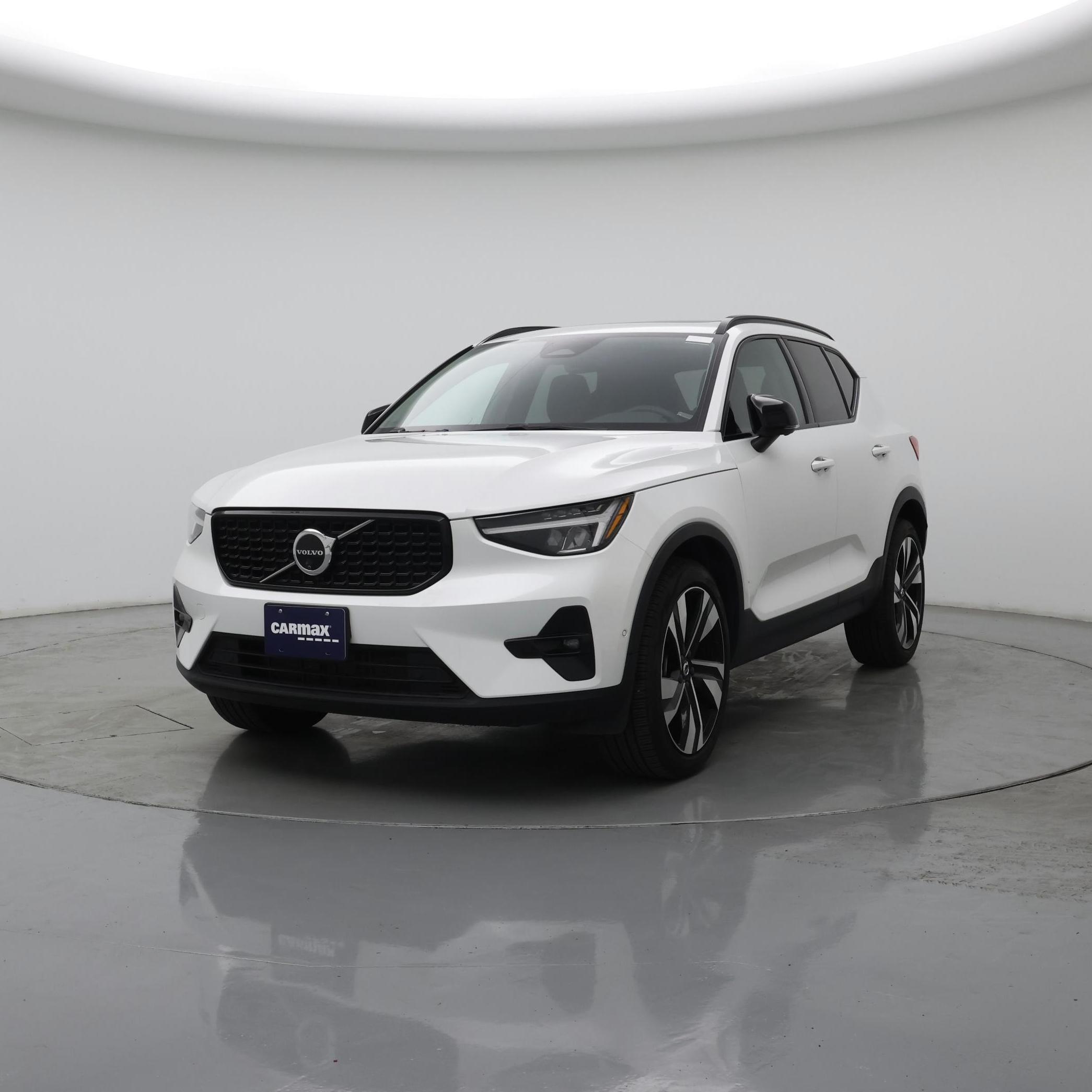 Thumbnail: 2025 Volvo XC40 - 4