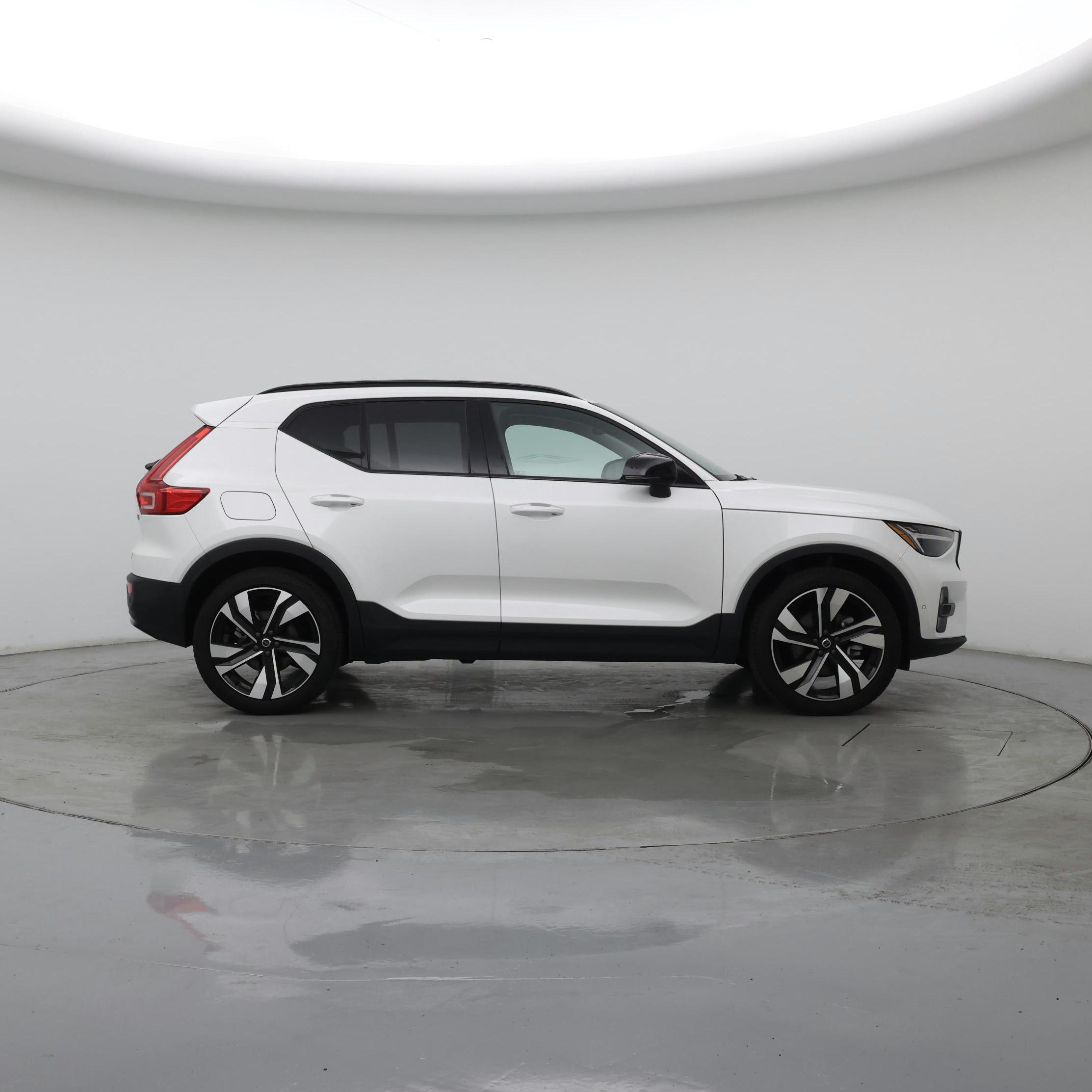 Thumbnail: 2025 Volvo XC40 - 7