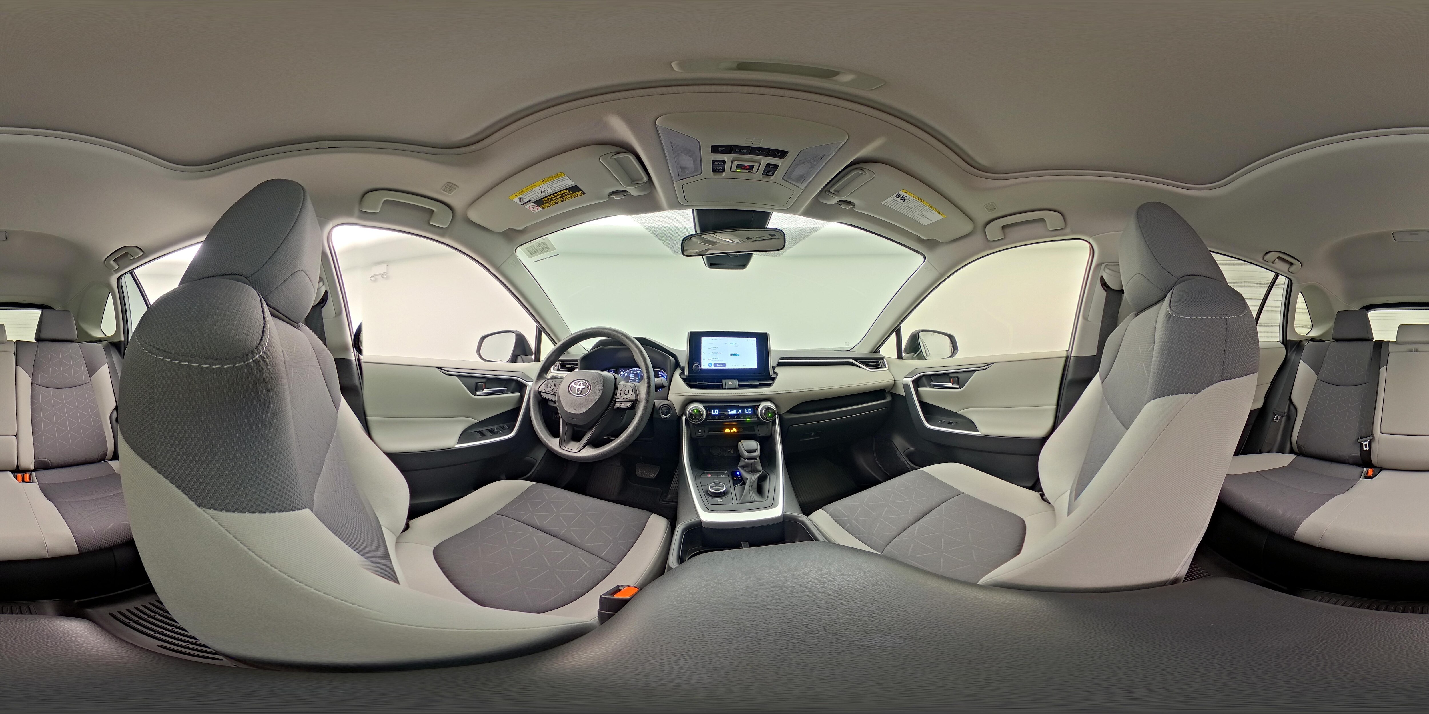 2025 Toyota RAV4 XLE - Photo 25