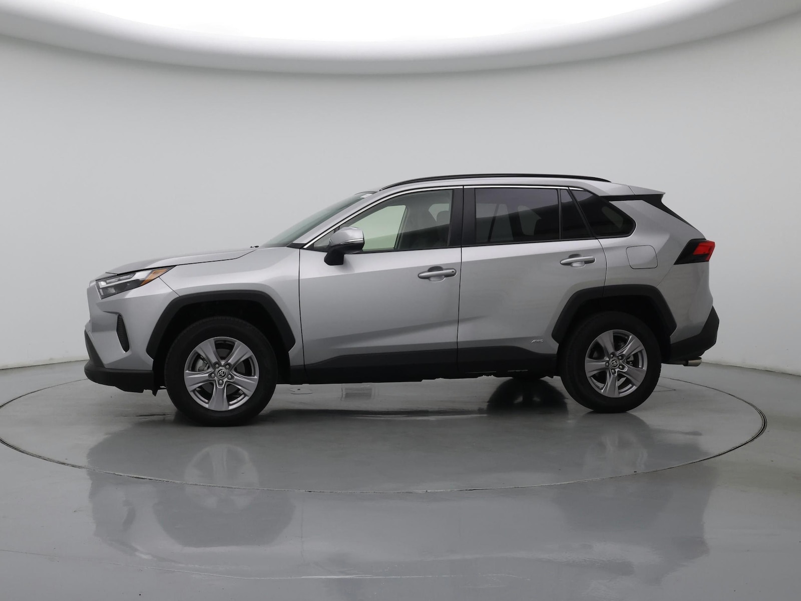 2025 Toyota RAV4 XLE - Photo 4