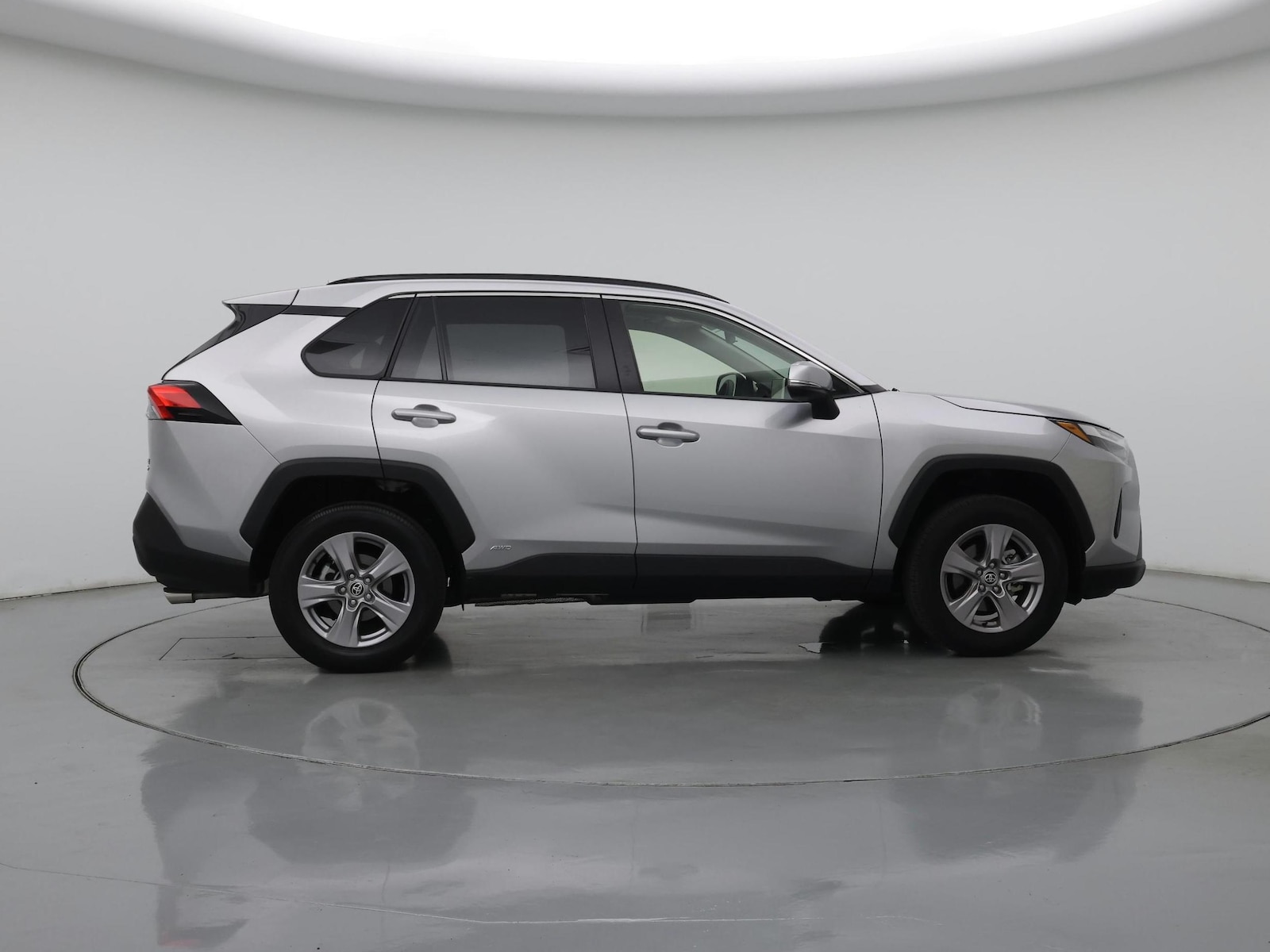 2025 Toyota RAV4 XLE - Photo 8
