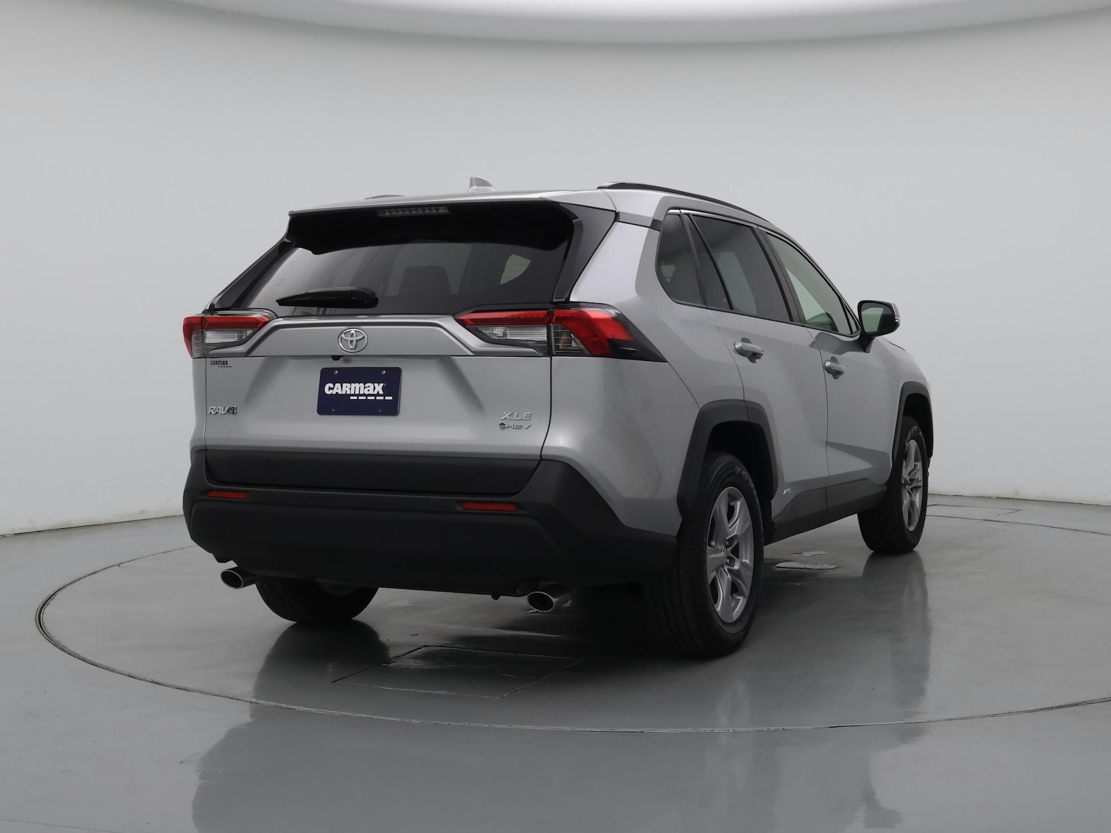 2025 Toyota RAV4 XLE - Photo 9