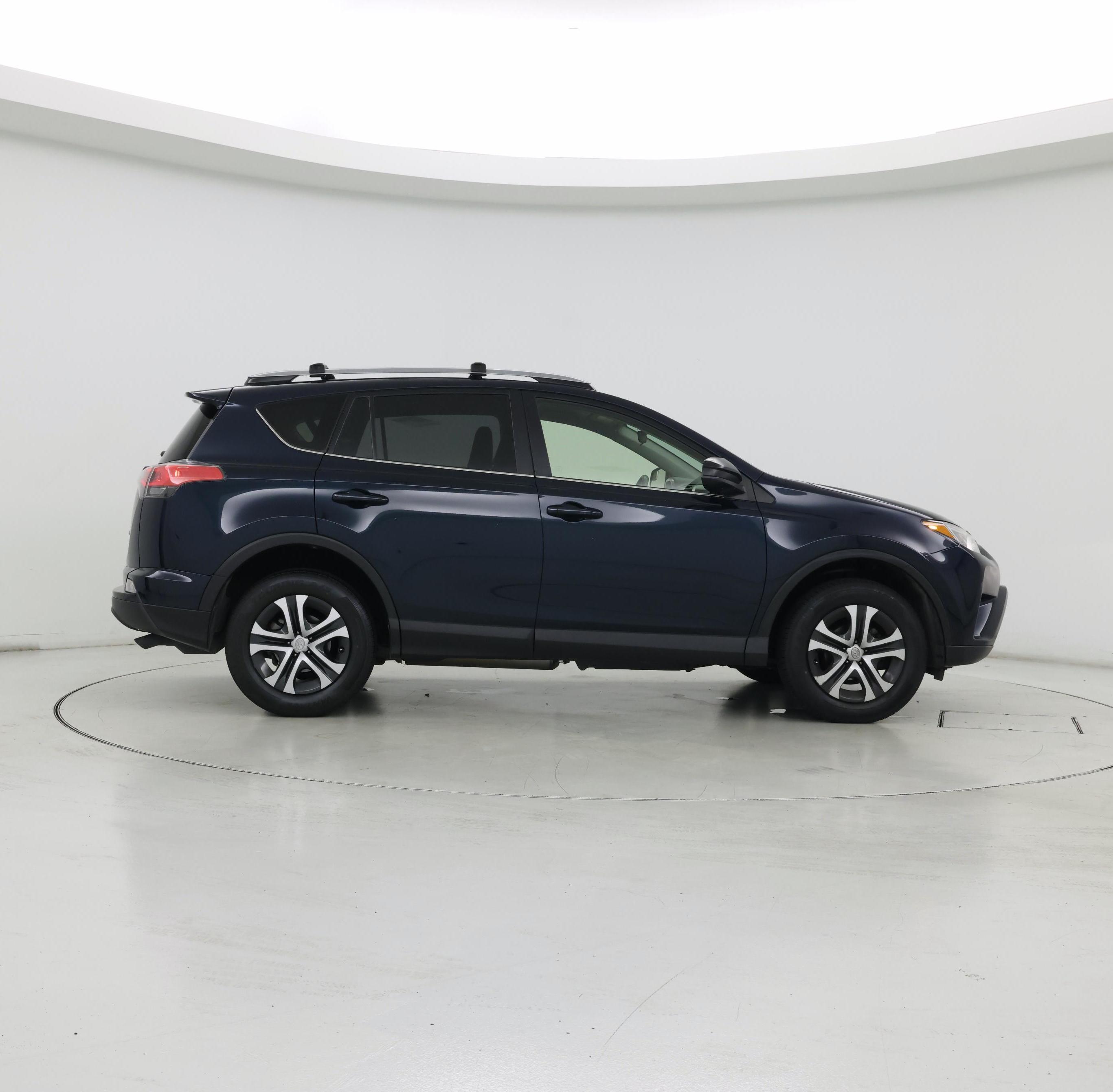 Thumbnail: 2017 Toyota RAV4 - 7