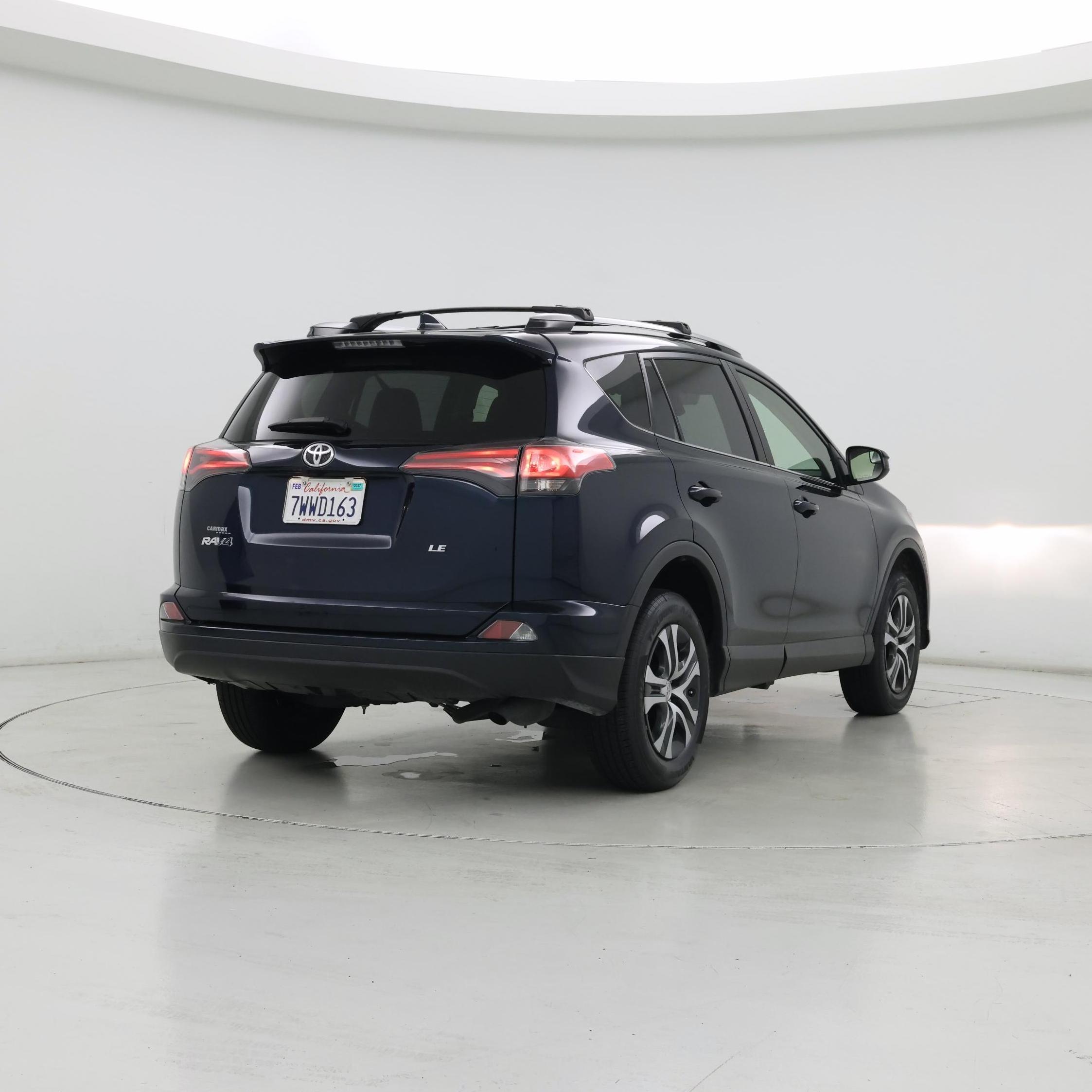 Thumbnail: 2017 Toyota RAV4 - 8