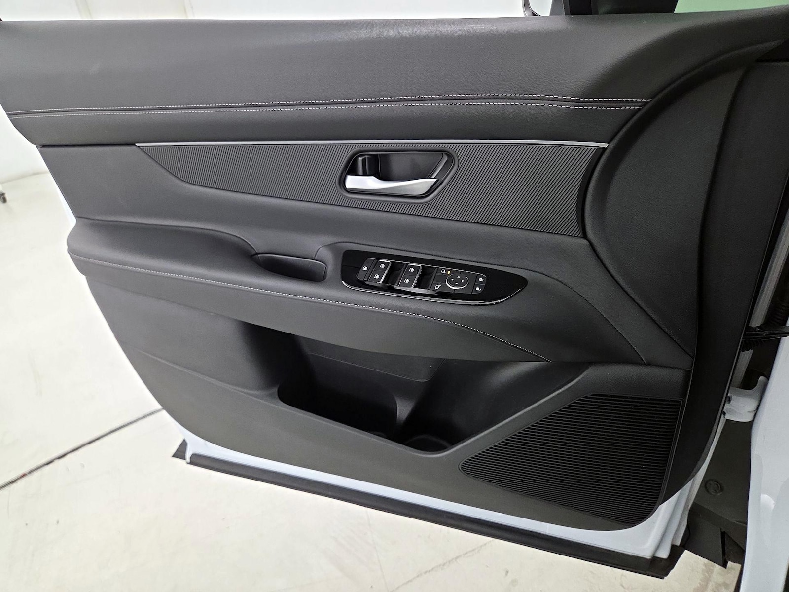 2025 Nissan Murano SV - Photo 13
