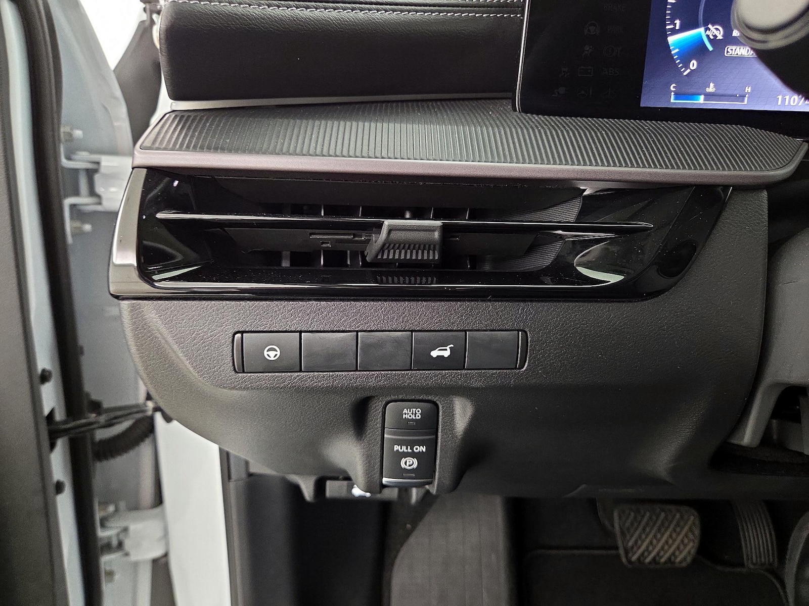 2025 Nissan Murano SV - Photo 14