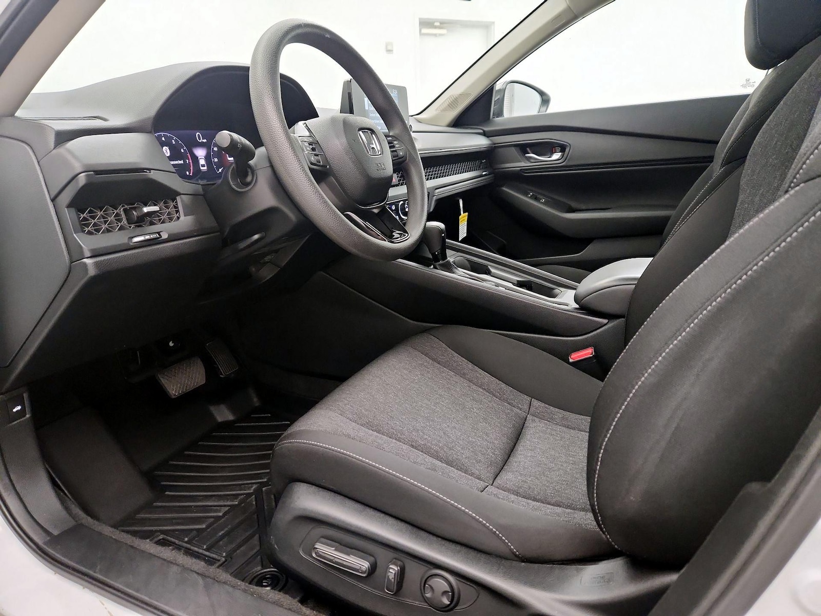 2025 Honda Accord SE - Photo 12