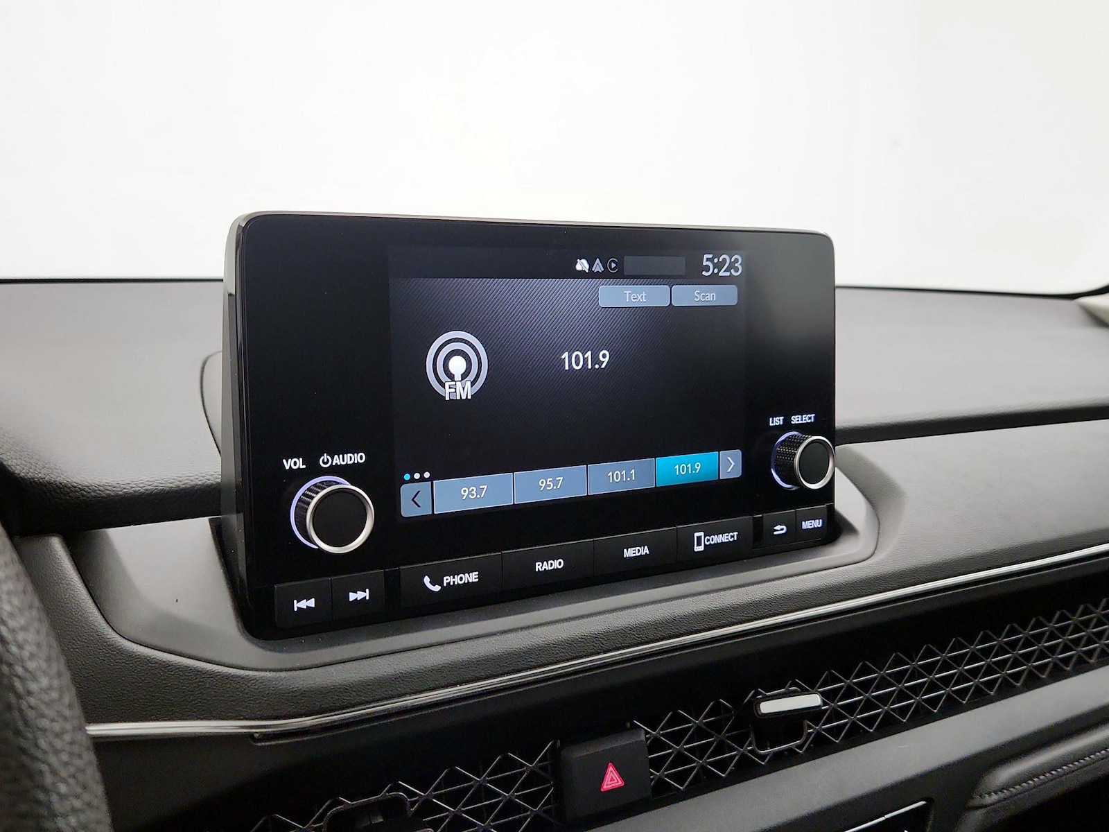 2025 Honda Accord SE - Photo 15
