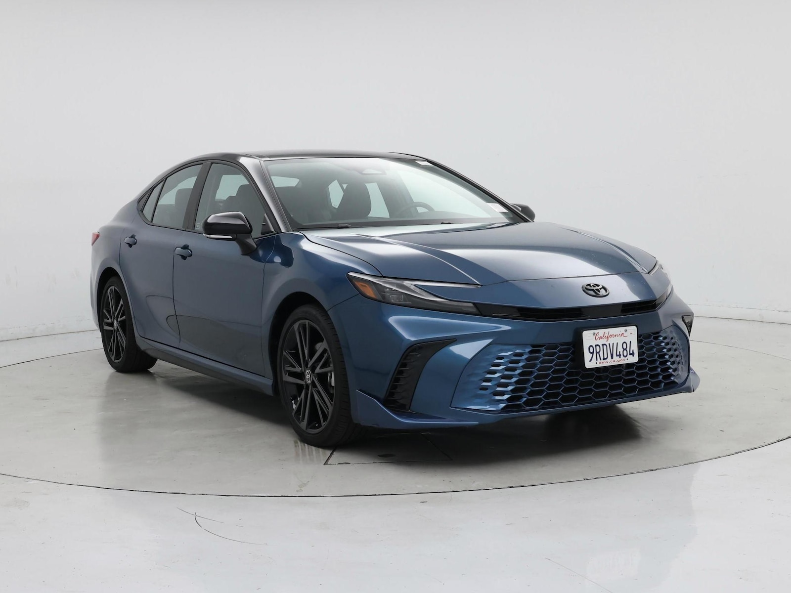 2025 Toyota Camry XSE - Photo 2