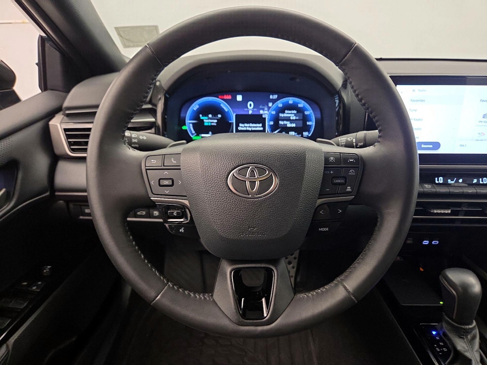 2025 Toyota Camry XSE - Photo 11