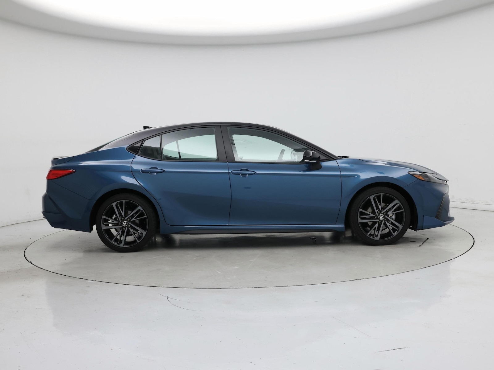 2025 Toyota Camry XSE - Photo 8