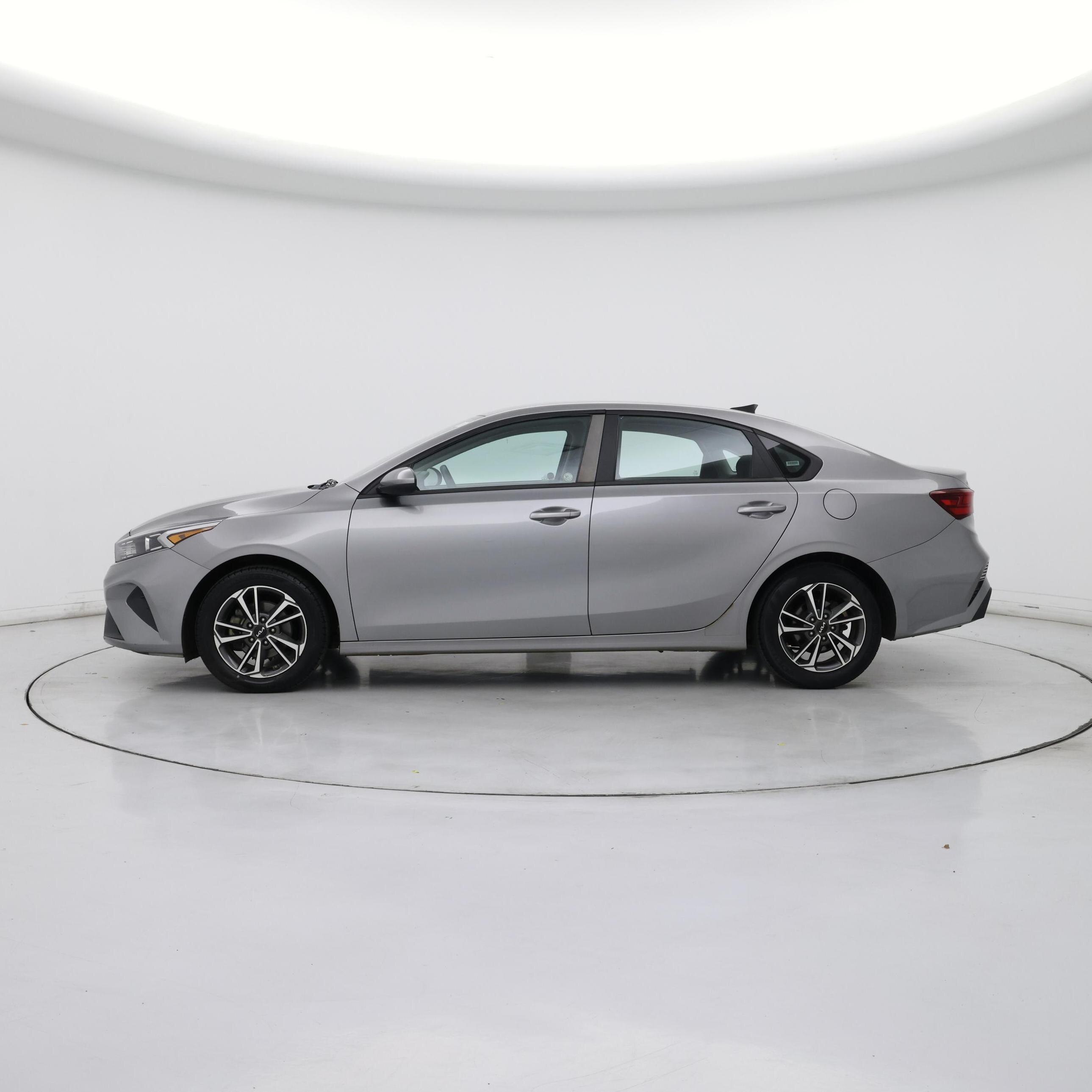 Thumbnail: 2023 Kia Forte - 3