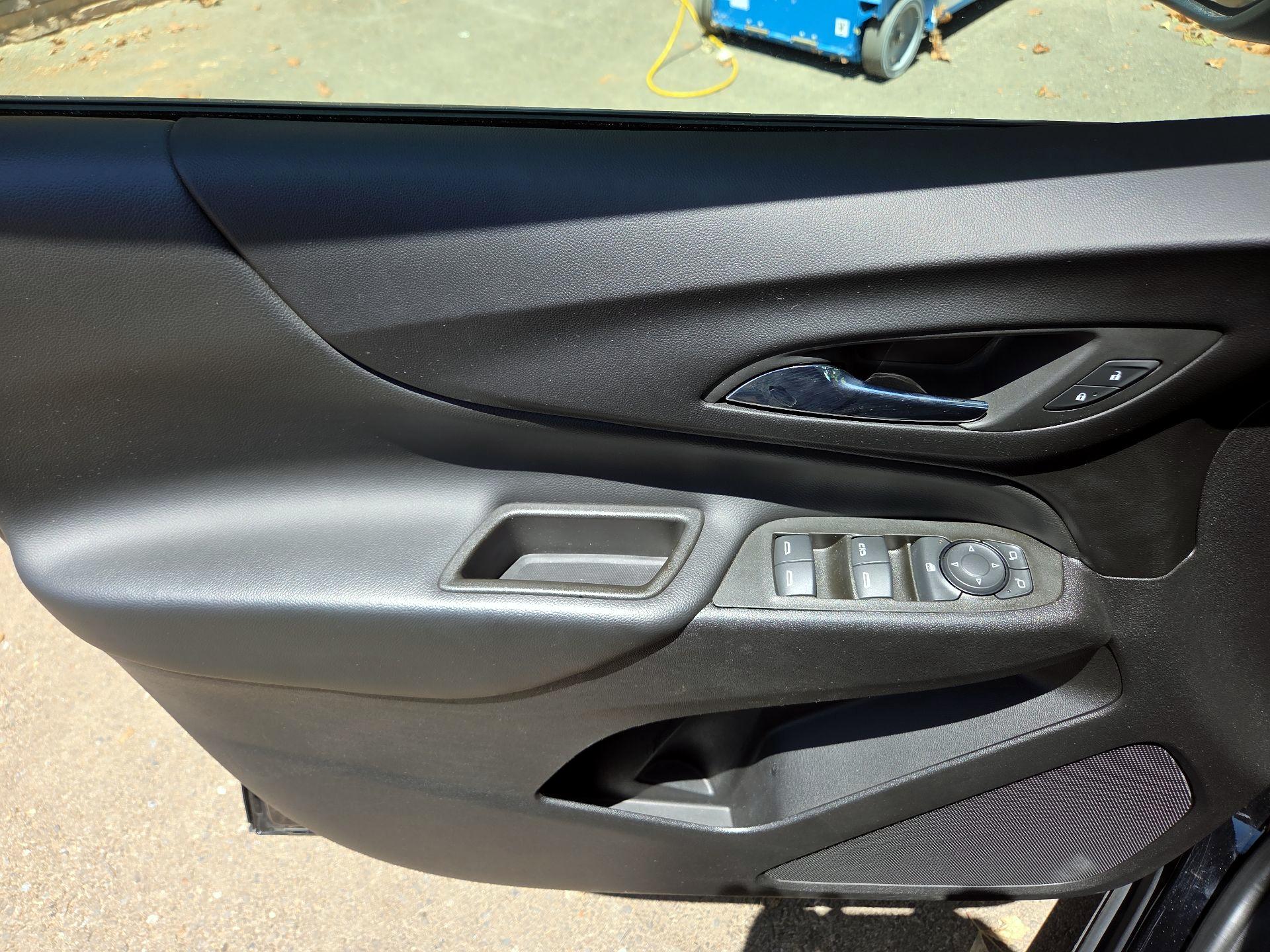 Thumbnail: 2023 Chevrolet Equinox - 10