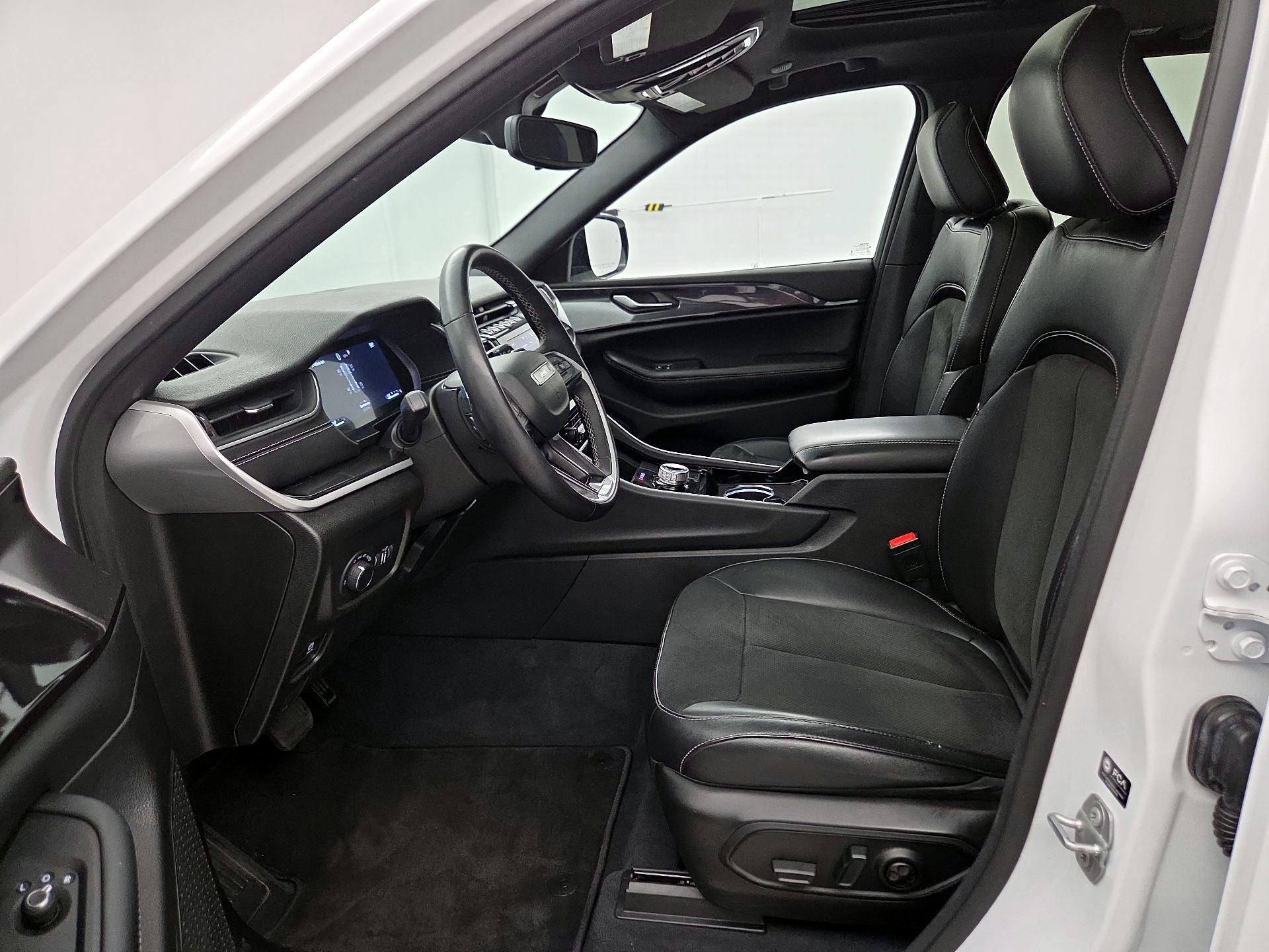 Thumbnail: 2023 Jeep Grand Cherokee - 11