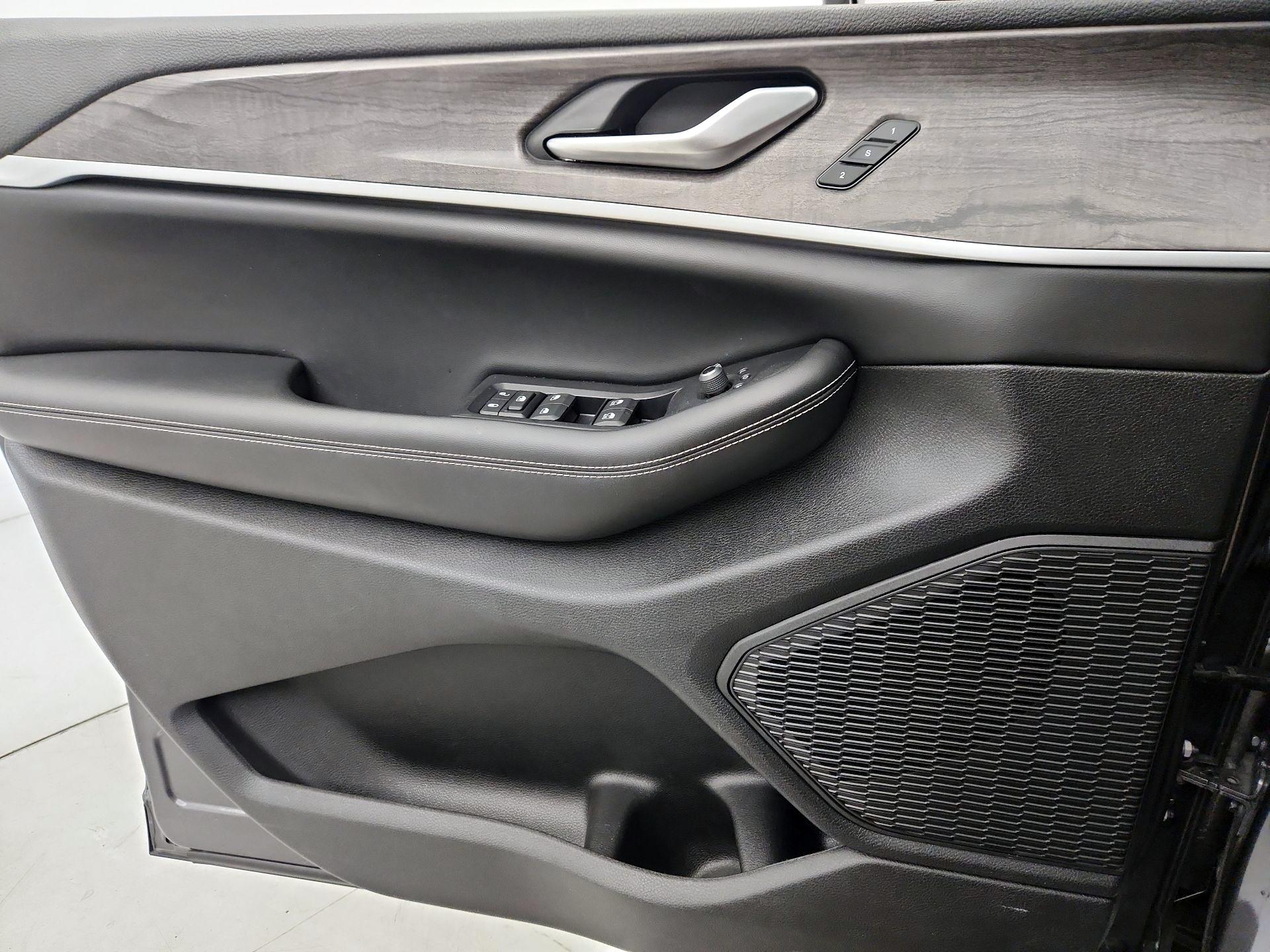 Thumbnail: 2023 Jeep Grand Cherokee - 12