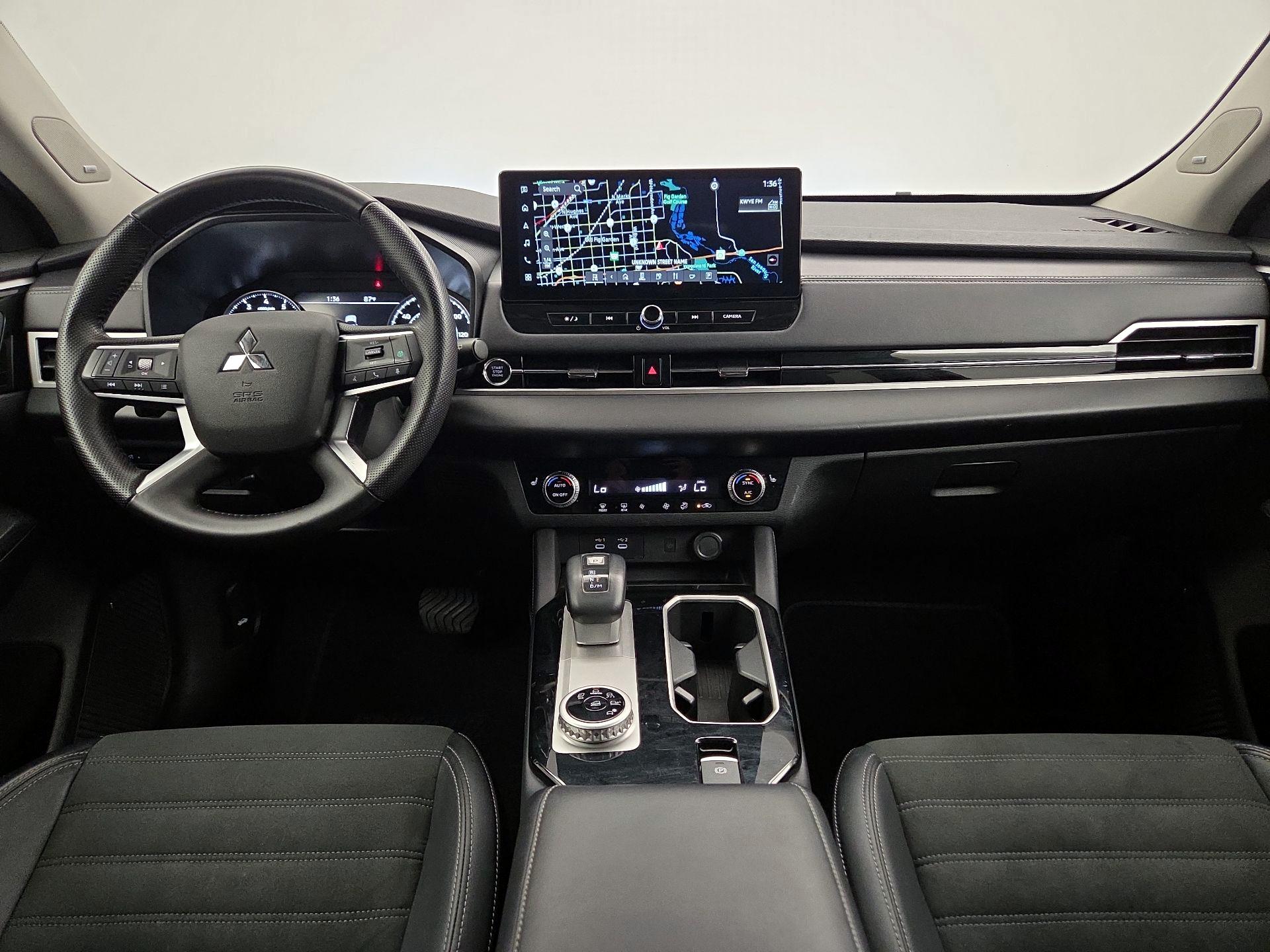 Thumbnail: 2025 Mitsubishi Outlander - 9