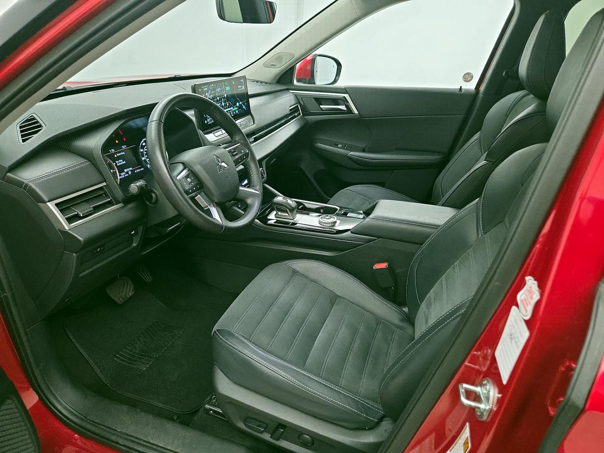 Thumbnail: 2025 Mitsubishi Outlander - 11