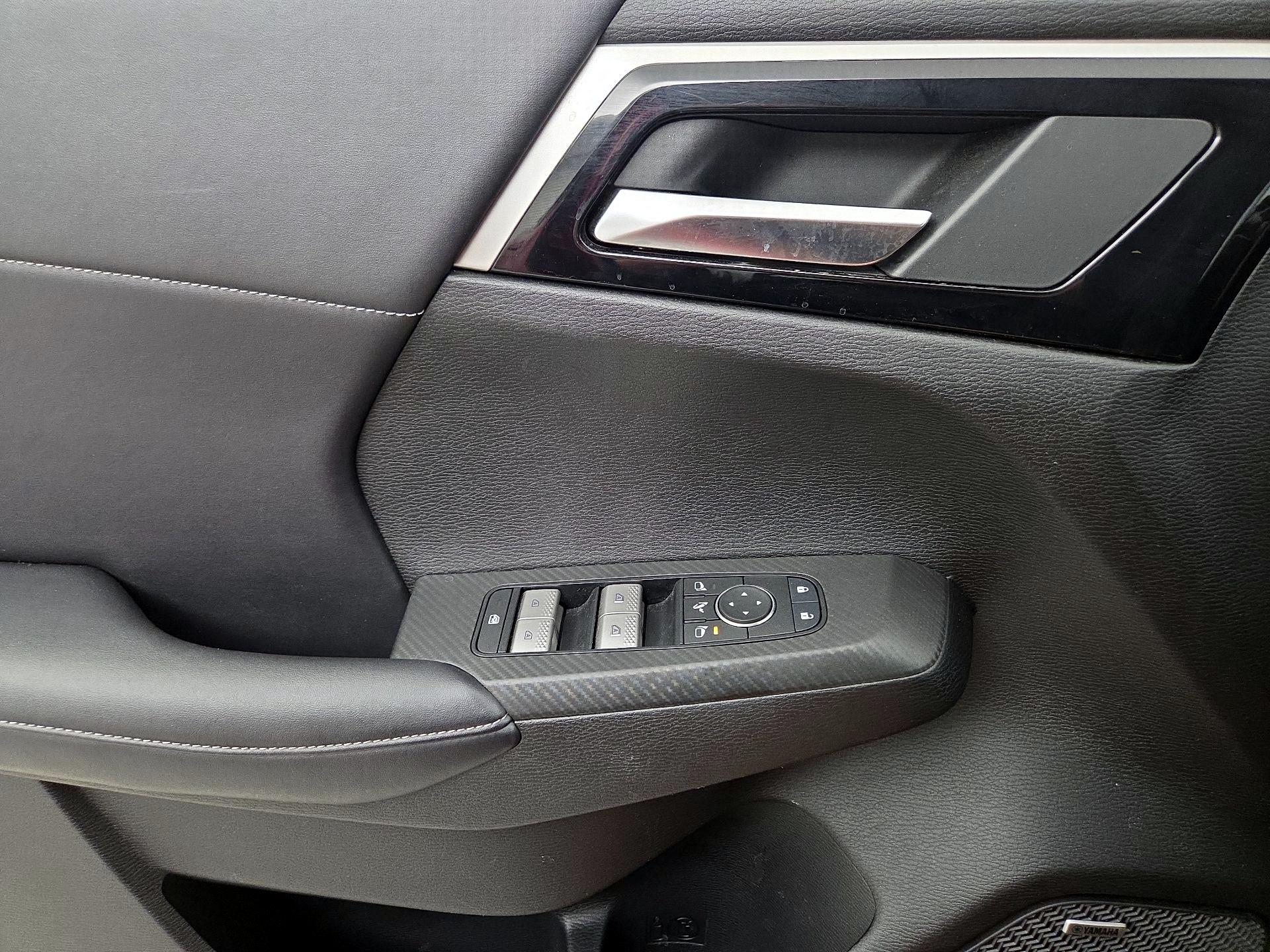 Thumbnail: 2025 Mitsubishi Outlander - 12