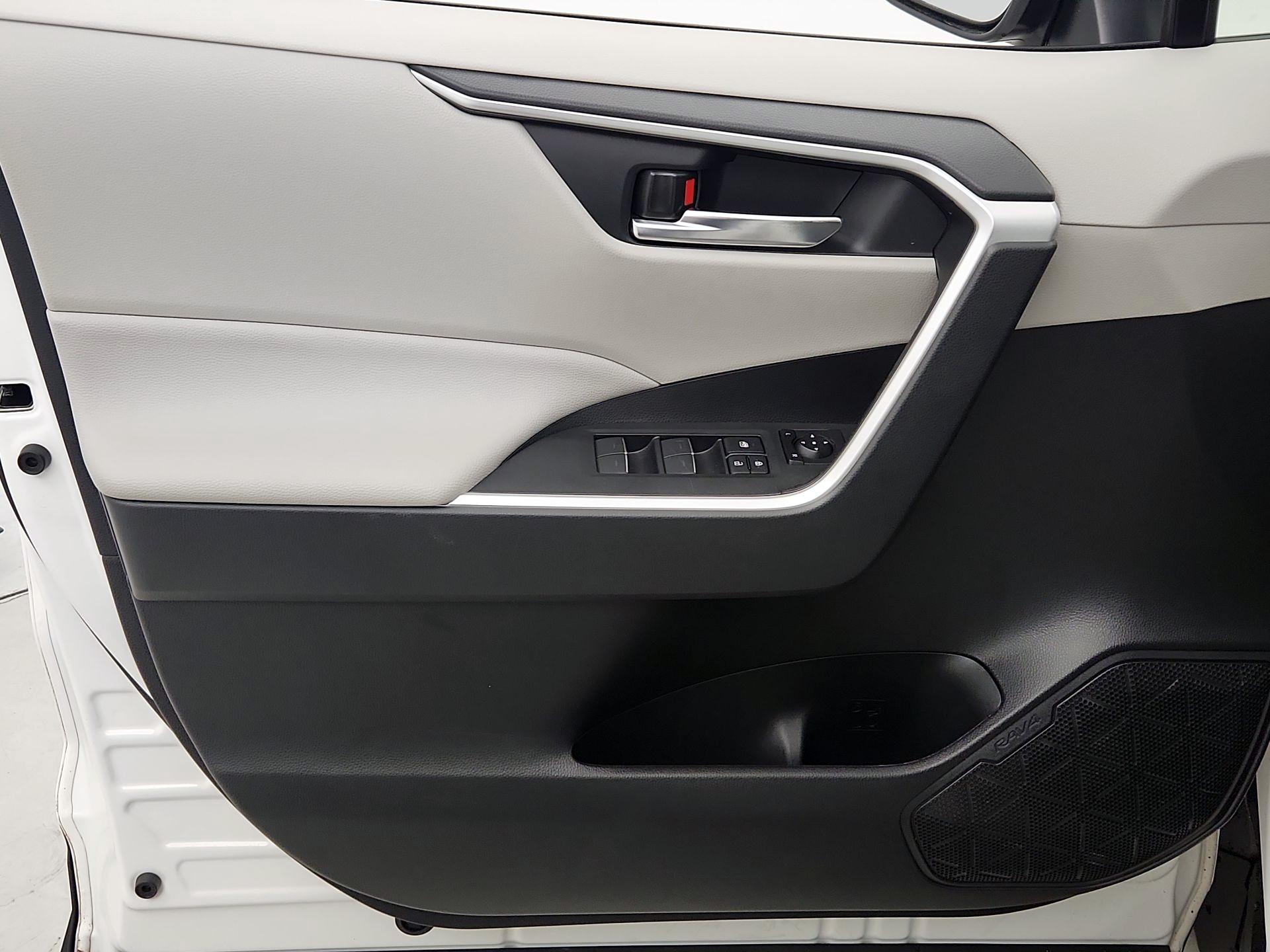 Thumbnail: 2025 Toyota RAV4 - 12