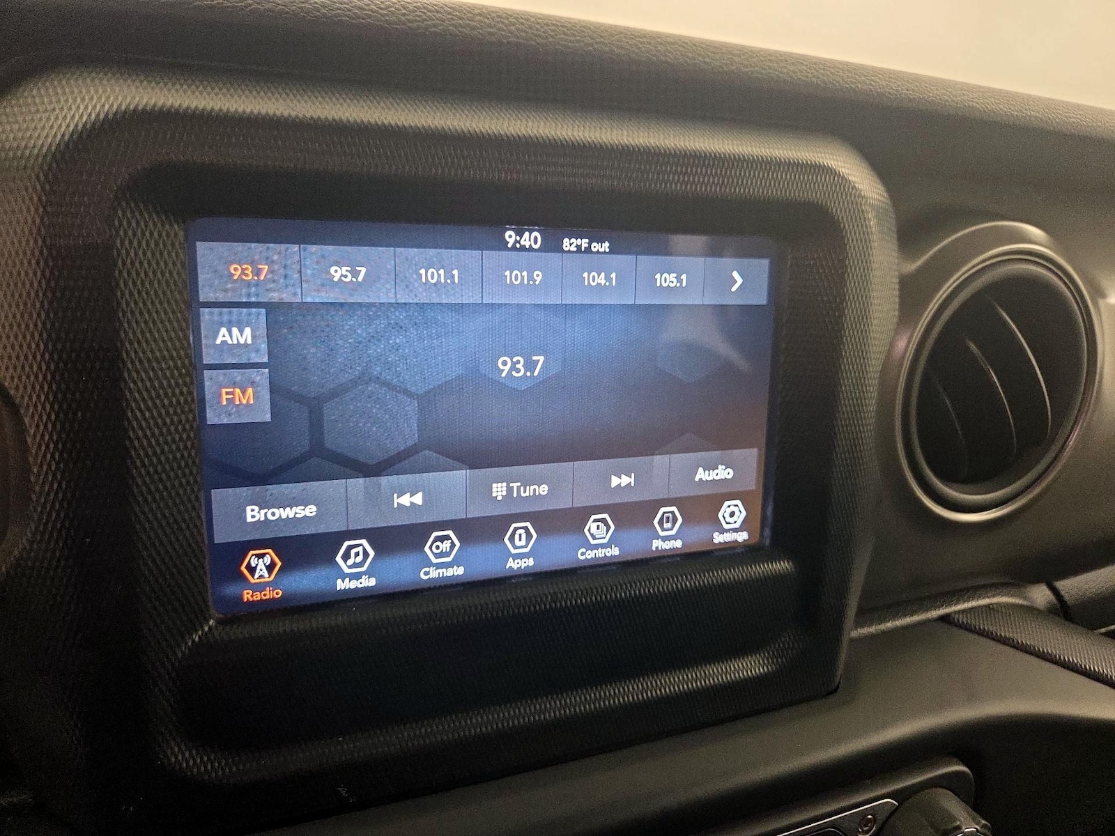 2023 Jeep Wrangler 4-Door Sport - Photo 16