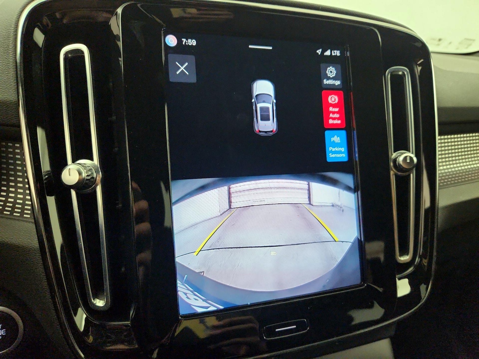 2023 Volvo XC40 Plus - Photo 15