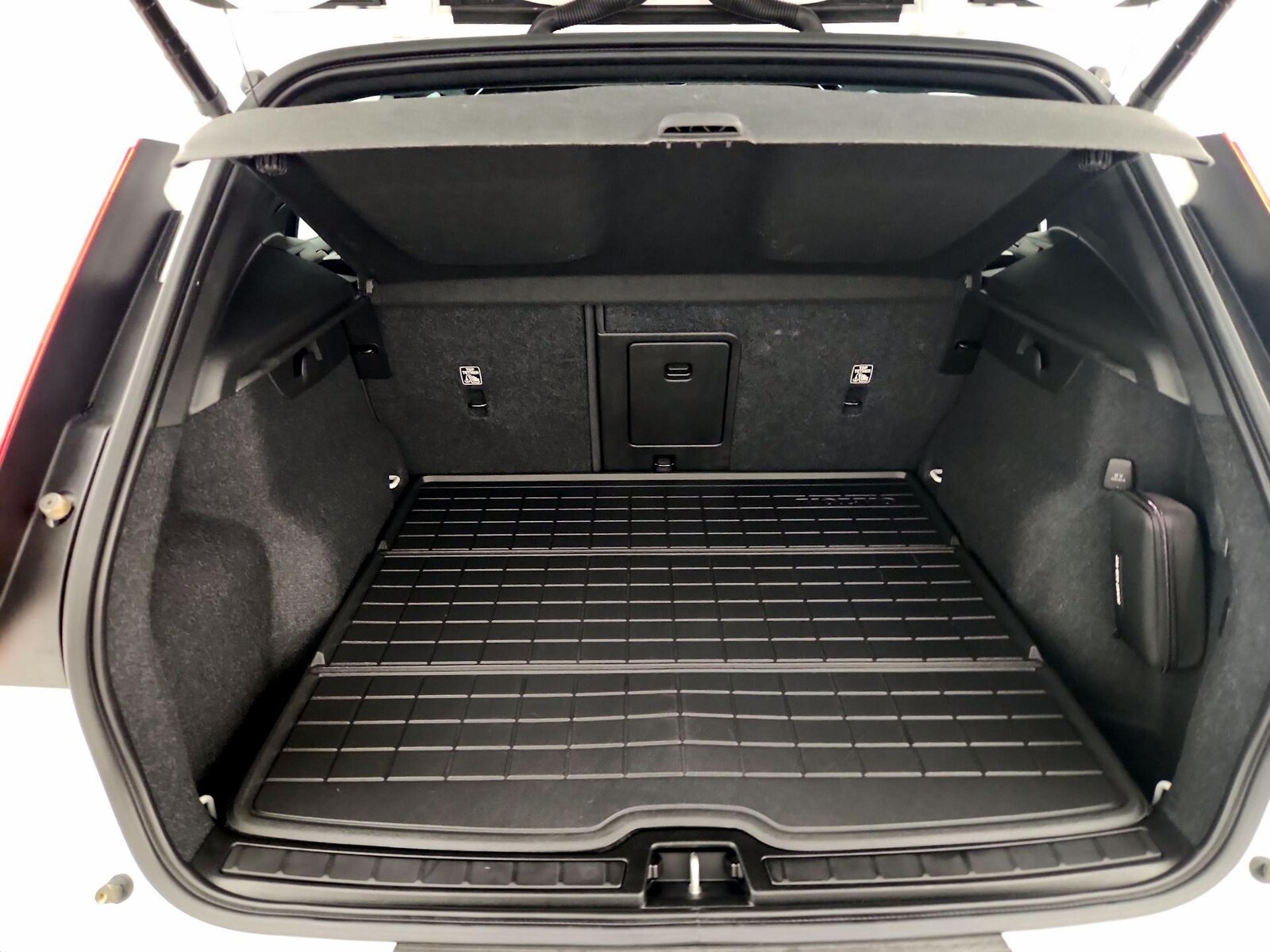 2023 Volvo XC40 Plus - Photo 21
