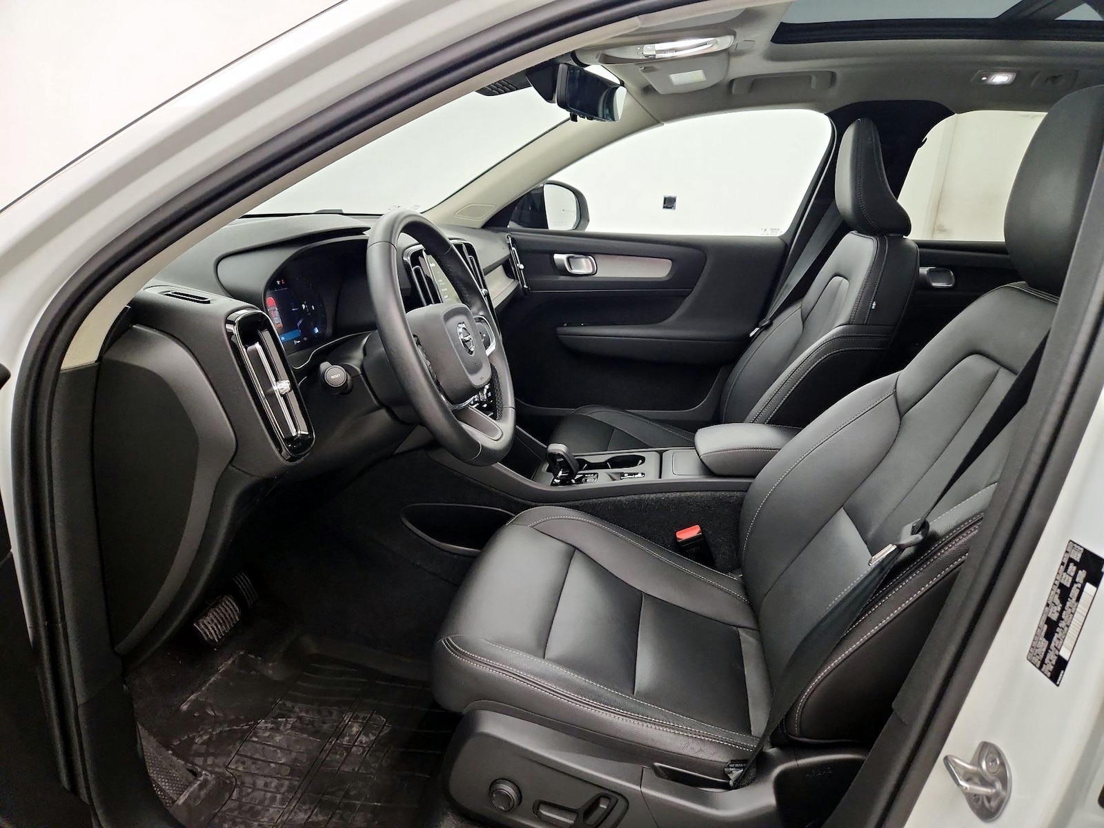 2024 Volvo XC40 Core - Photo 12