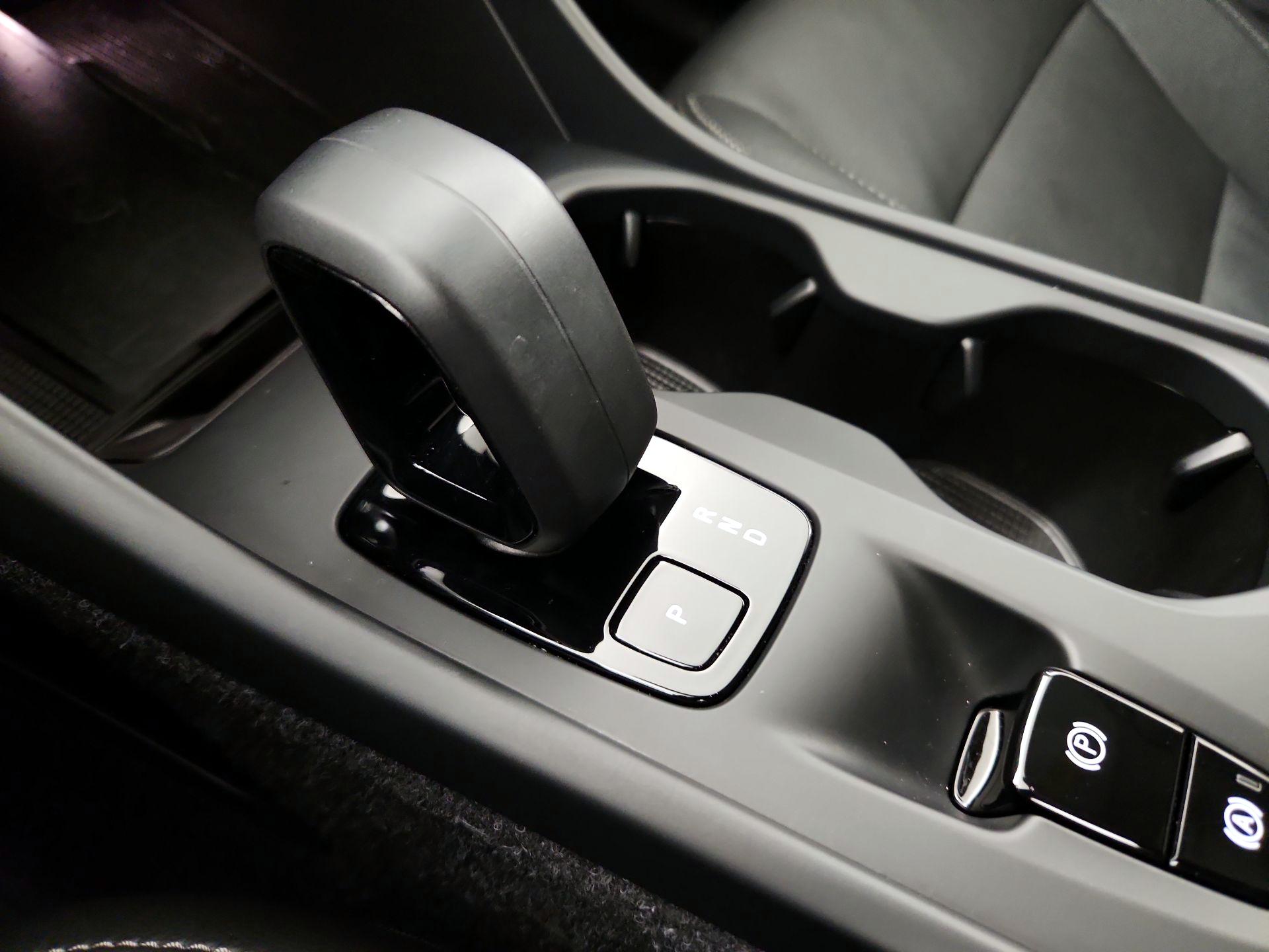 Thumbnail: 2024 Volvo XC40 - 17