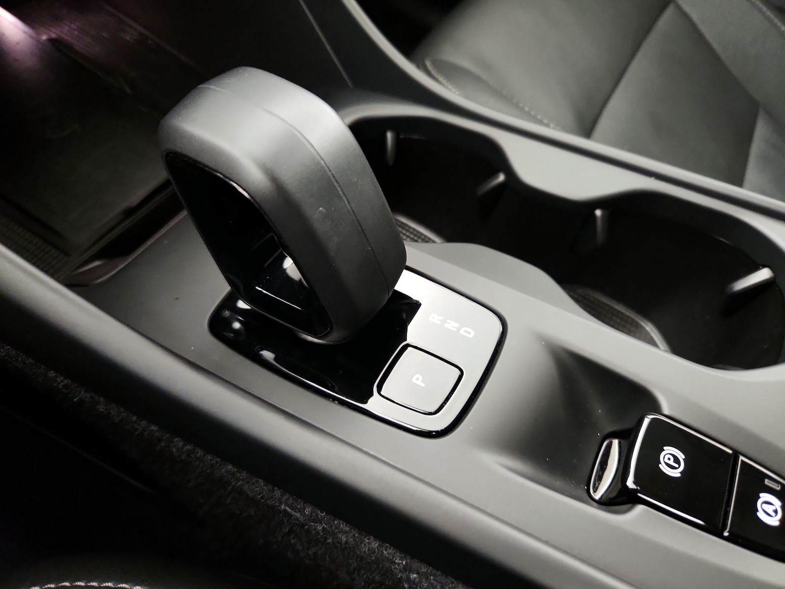 2024 Volvo XC40 Core - Photo 18