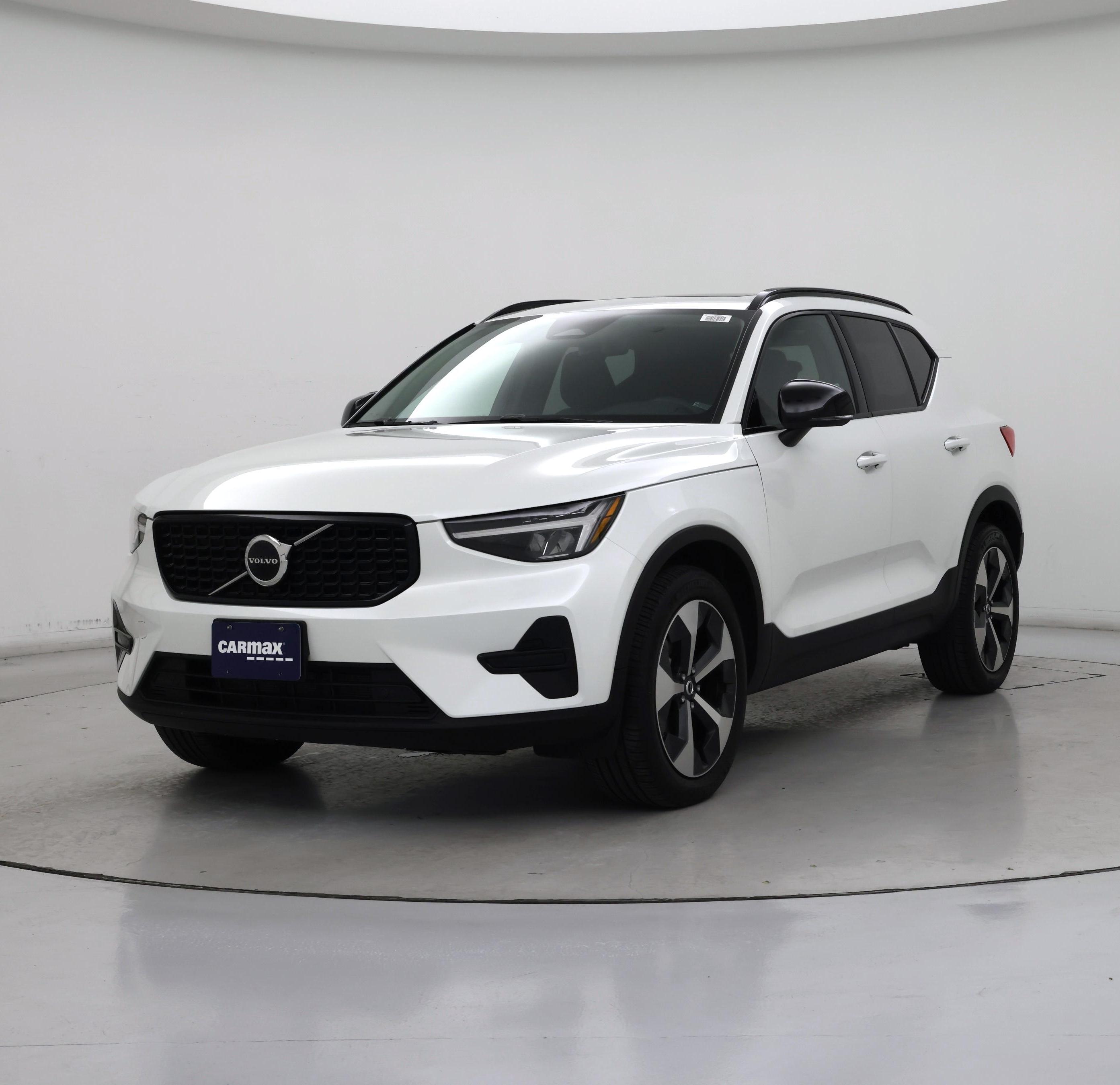 Thumbnail: 2024 Volvo XC40 - 4