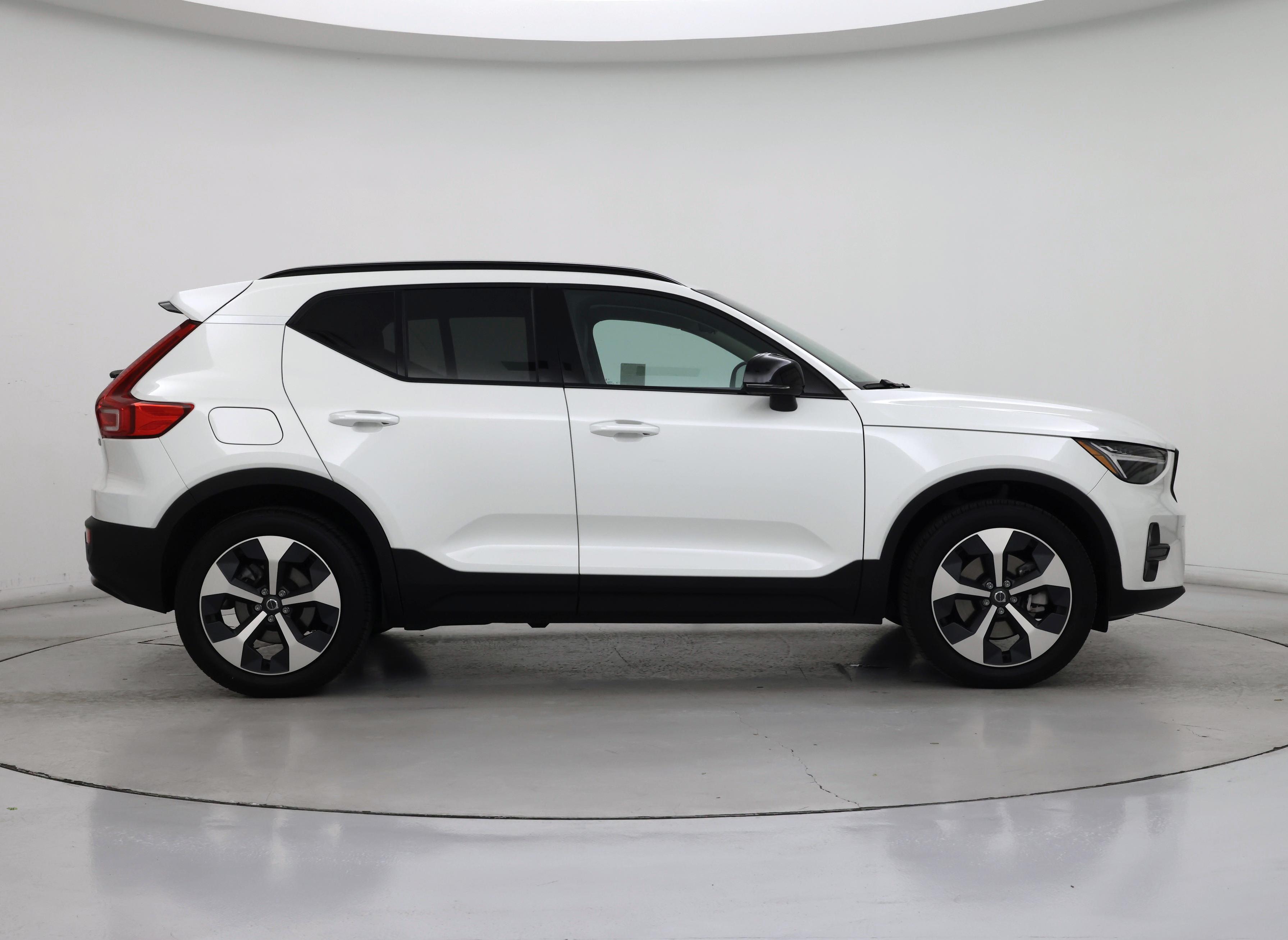 Thumbnail: 2024 Volvo XC40 - 7