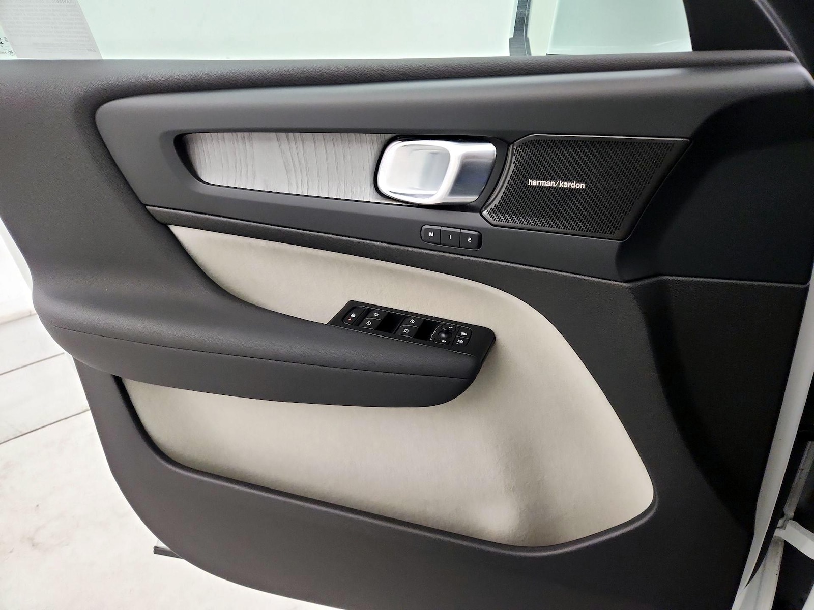 2023 Volvo XC40 Ultimate - Photo 13