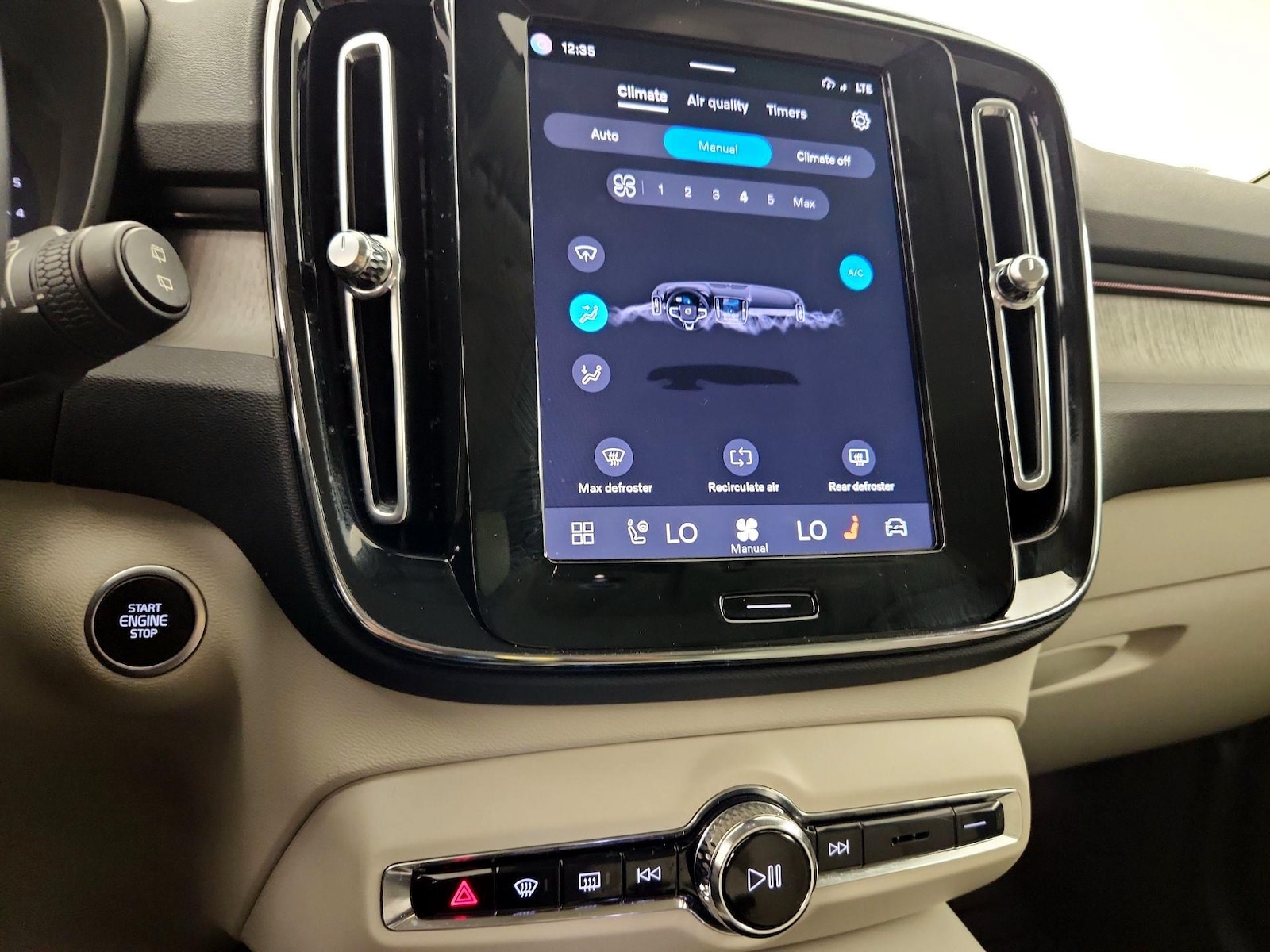 2023 Volvo XC40 Ultimate - Photo 17