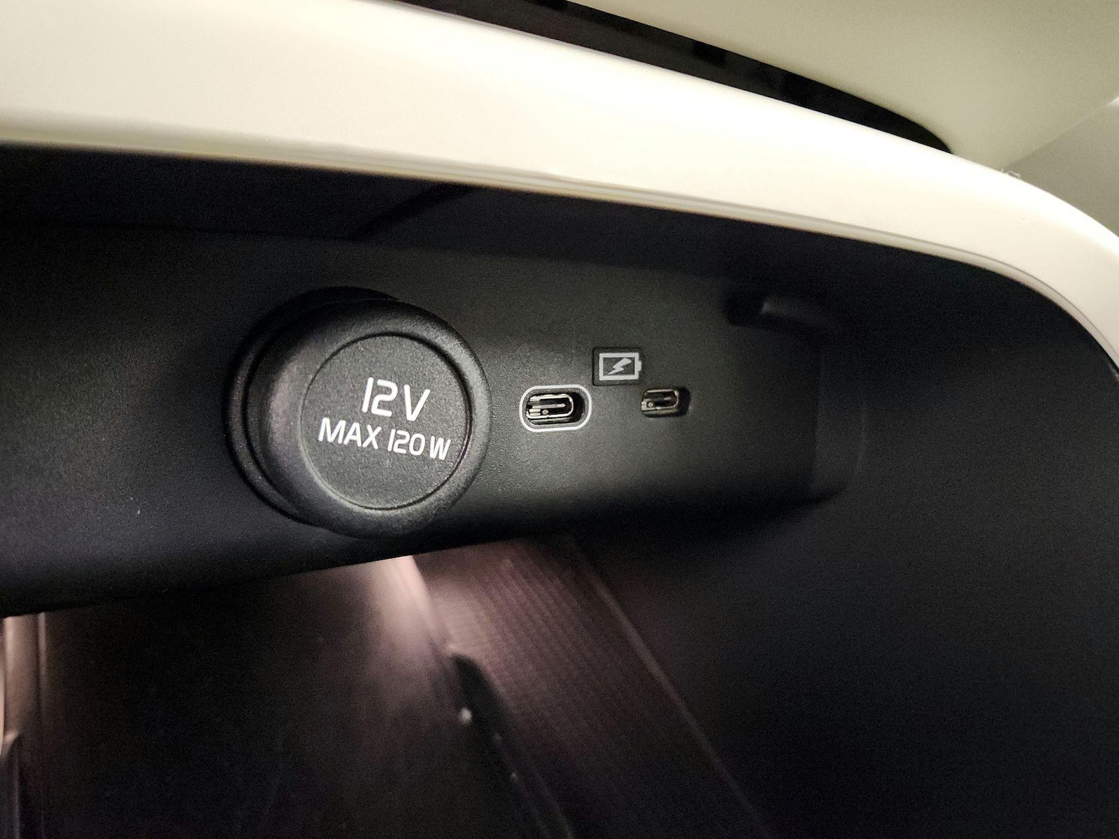 2023 Volvo XC40 Ultimate - Photo 19
