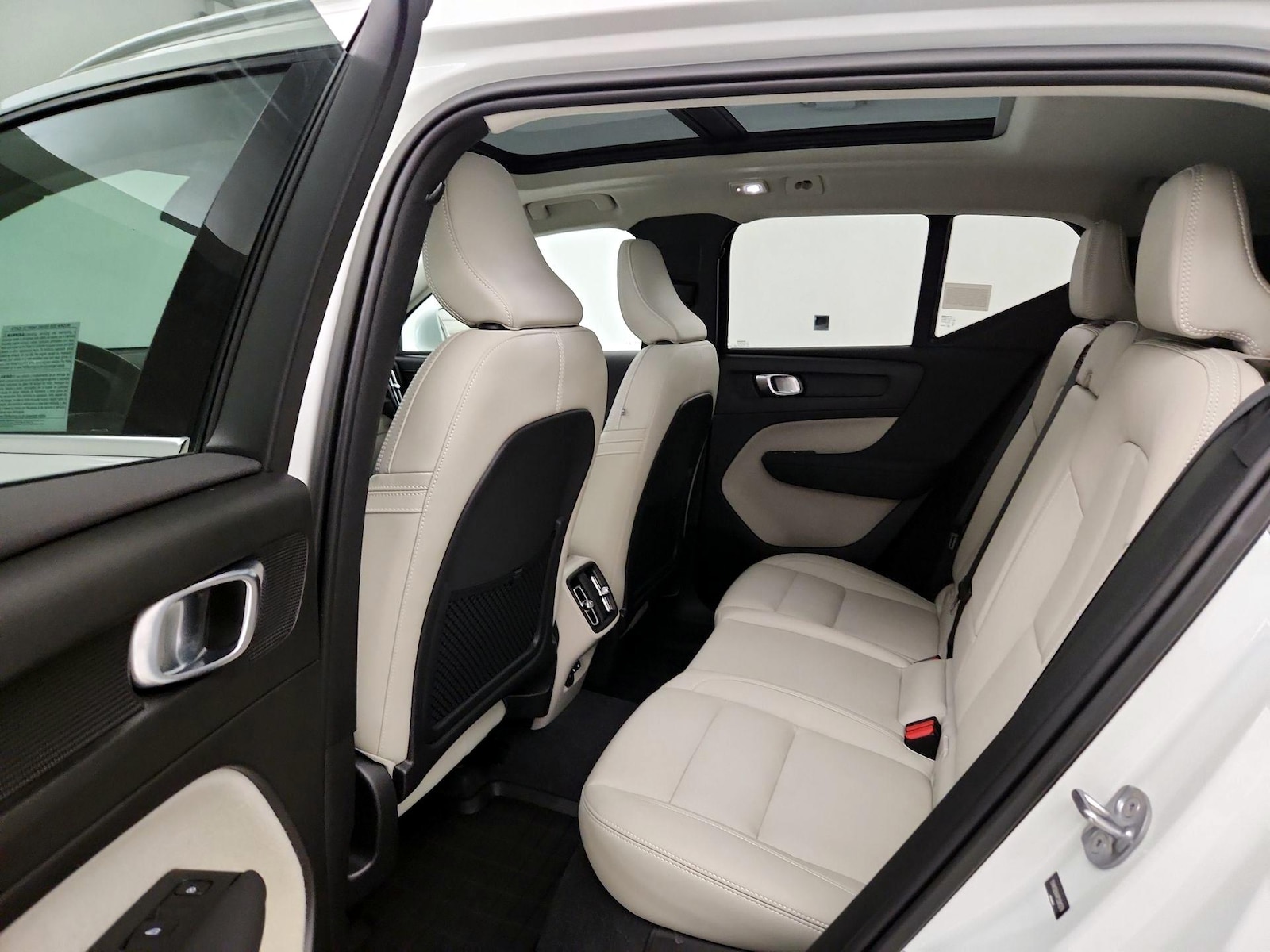 2023 Volvo XC40 Ultimate - Photo 21