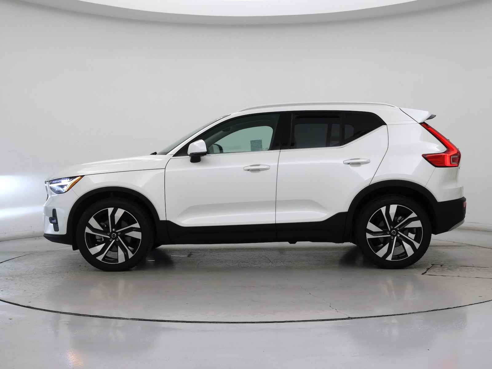 2023 Volvo XC40 Ultimate - Photo 4