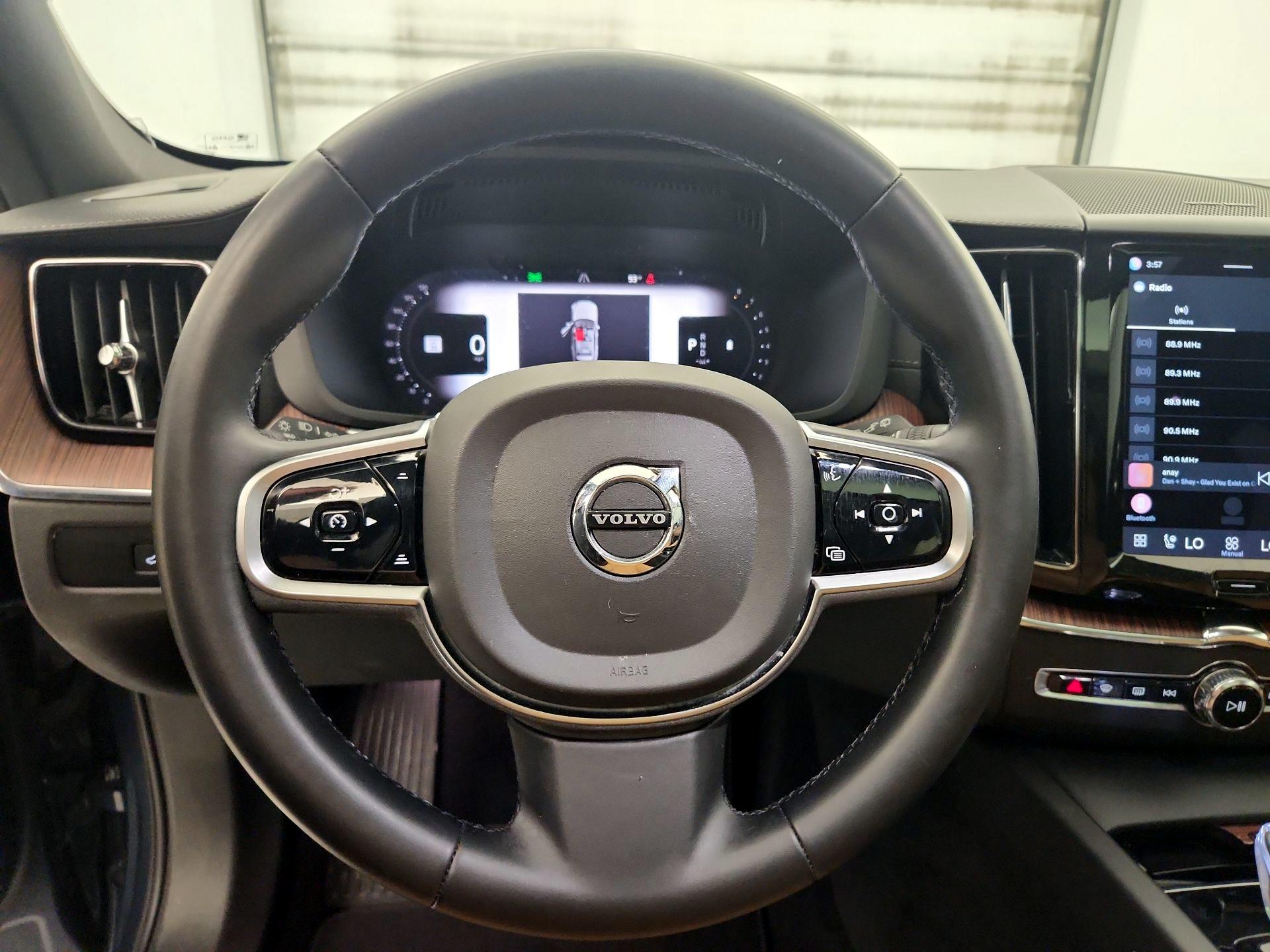 Thumbnail: 2023 Volvo XC60 - 10