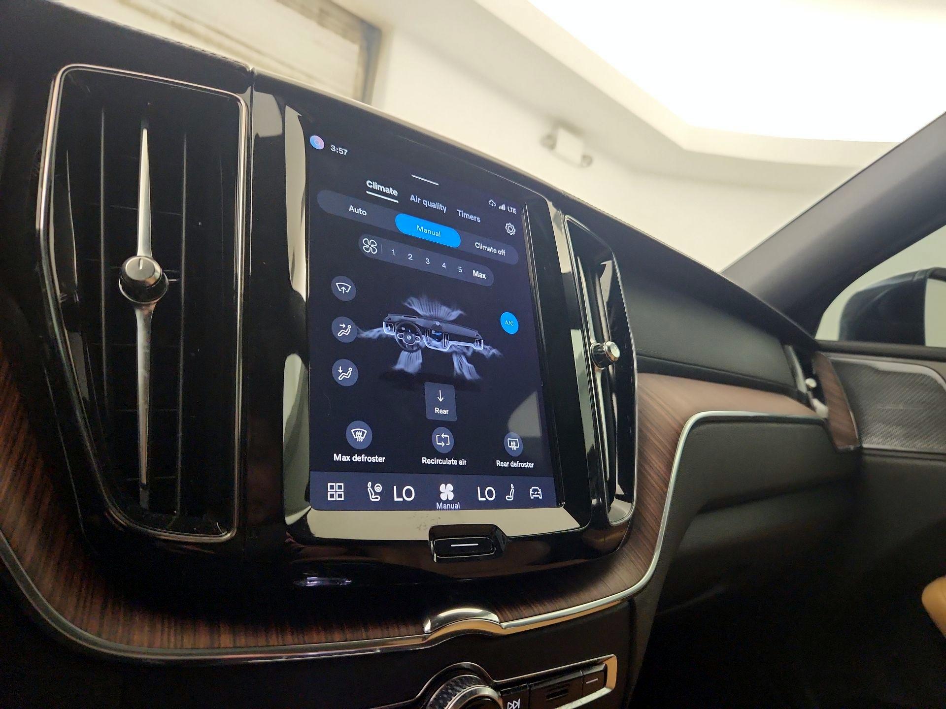 Thumbnail: 2023 Volvo XC60 - 16