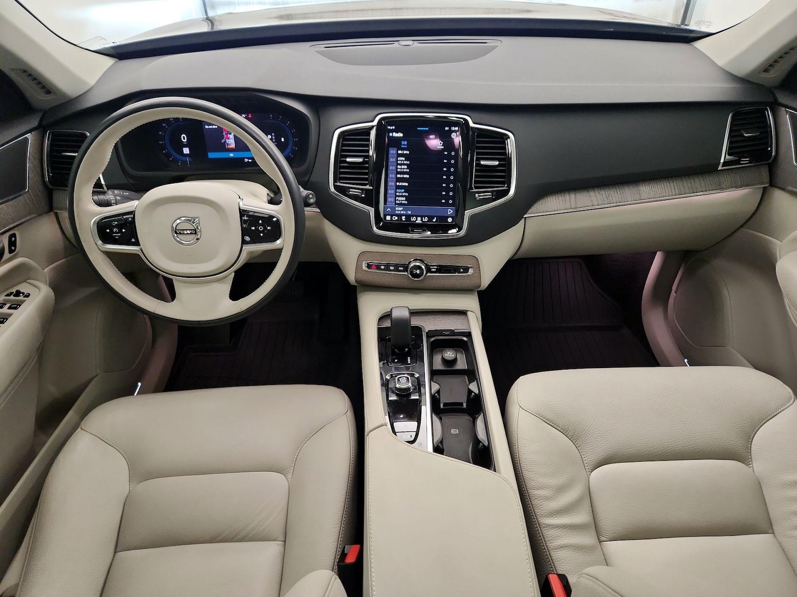 2023 Volvo XC90 Plus - Photo 10