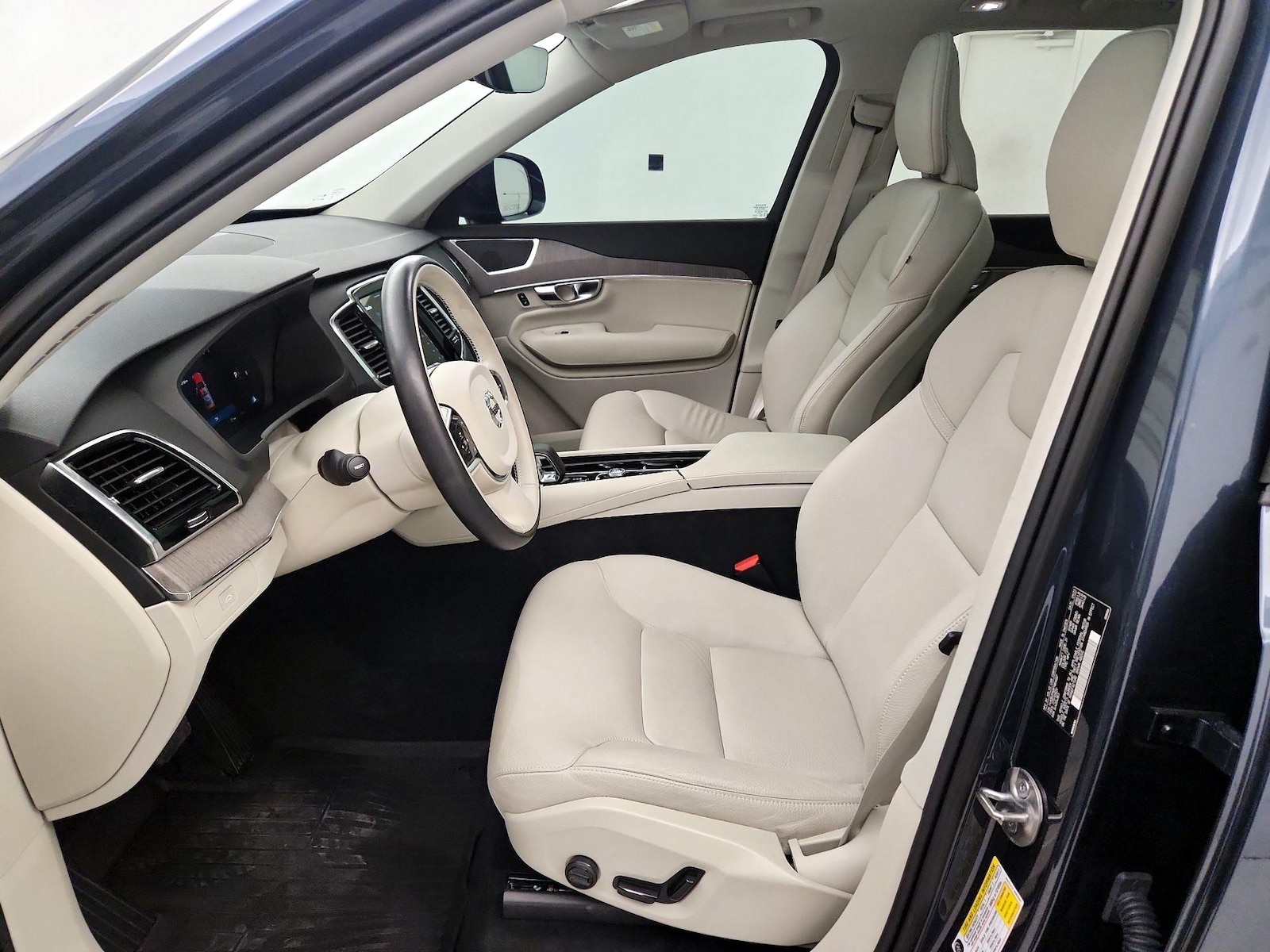 2023 Volvo XC90 Plus - Photo 12