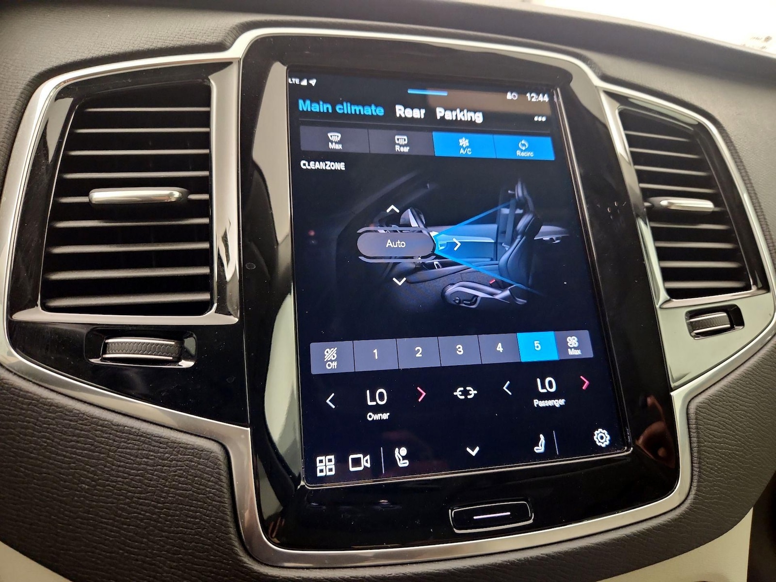 2023 Volvo XC90 Plus - Photo 17