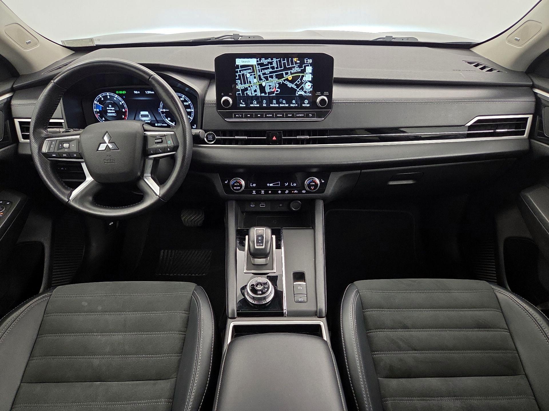 Thumbnail: 2024 Mitsubishi Outlander - 9